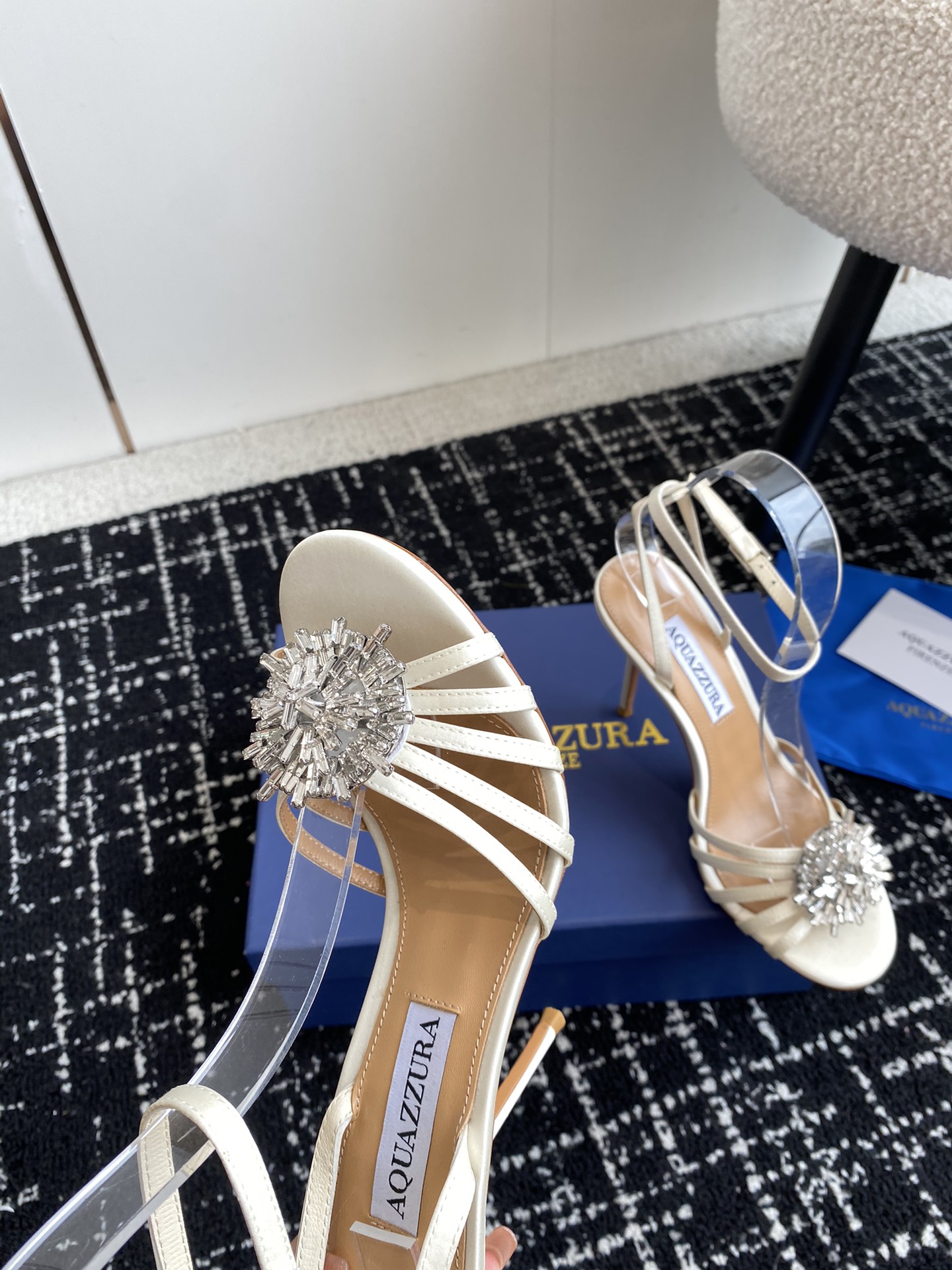 Aquazzura24ss惊艳火爆款菠萝王室贵族的钟爱雍容华贵气质高雅到手如图柜级品质进口羊皮真丝璀璨别