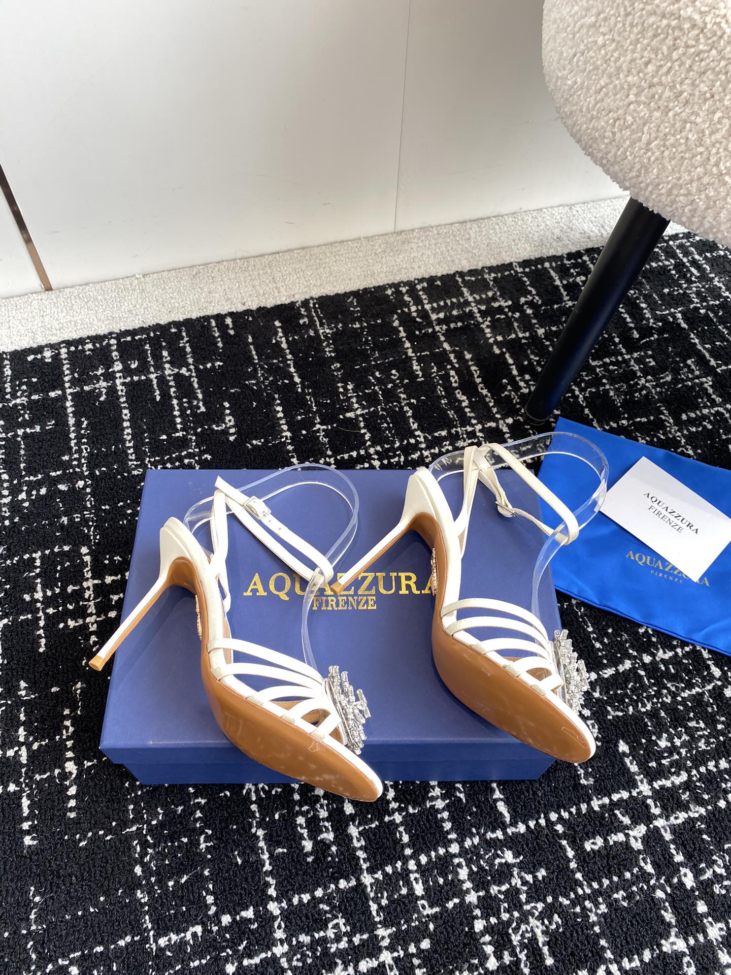 Aquazzura24ss惊艳火爆款菠萝王室贵族的钟爱雍容华贵气质高雅到手如图柜级品质进口羊皮真丝璀璨别