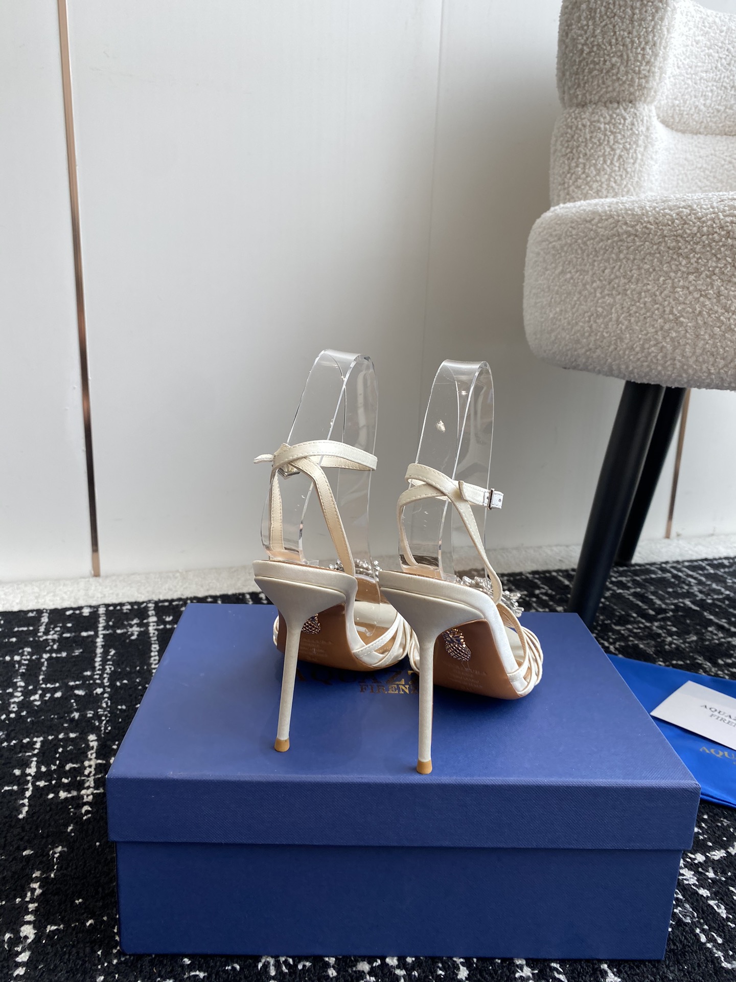 Aquazzura24ss惊艳火爆款菠萝王室贵族的钟爱雍容华贵气质高雅到手如图柜级品质进口羊皮真丝璀璨别