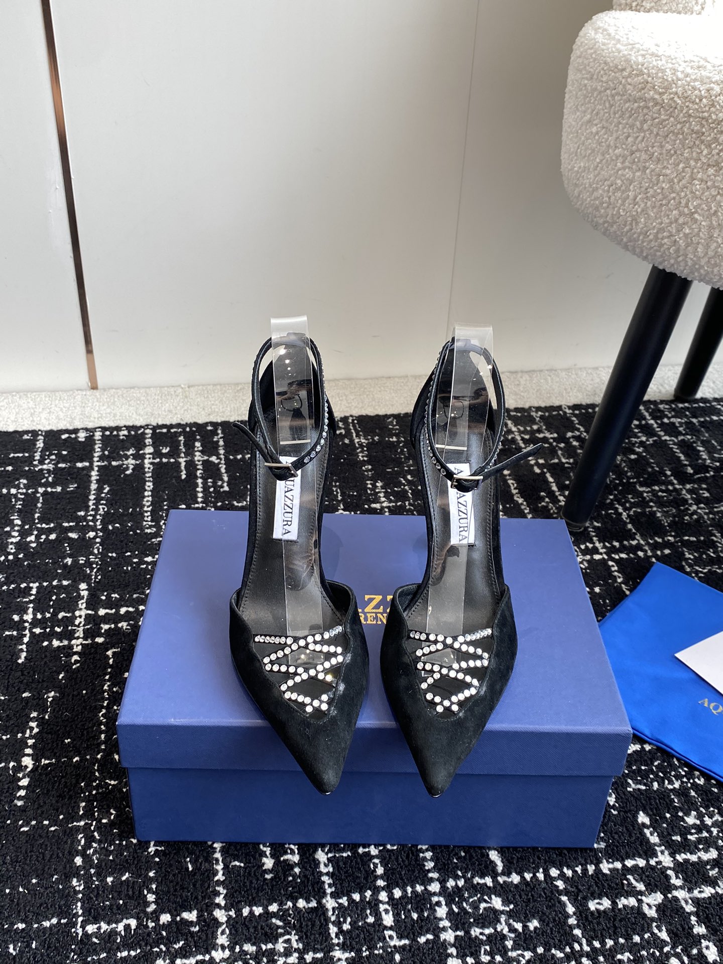 Aquazzura24ss惊艳火爆款菠萝王室贵族的钟爱雍容华贵气质高雅到手如图柜级品质进口麂皮璀璨别致水