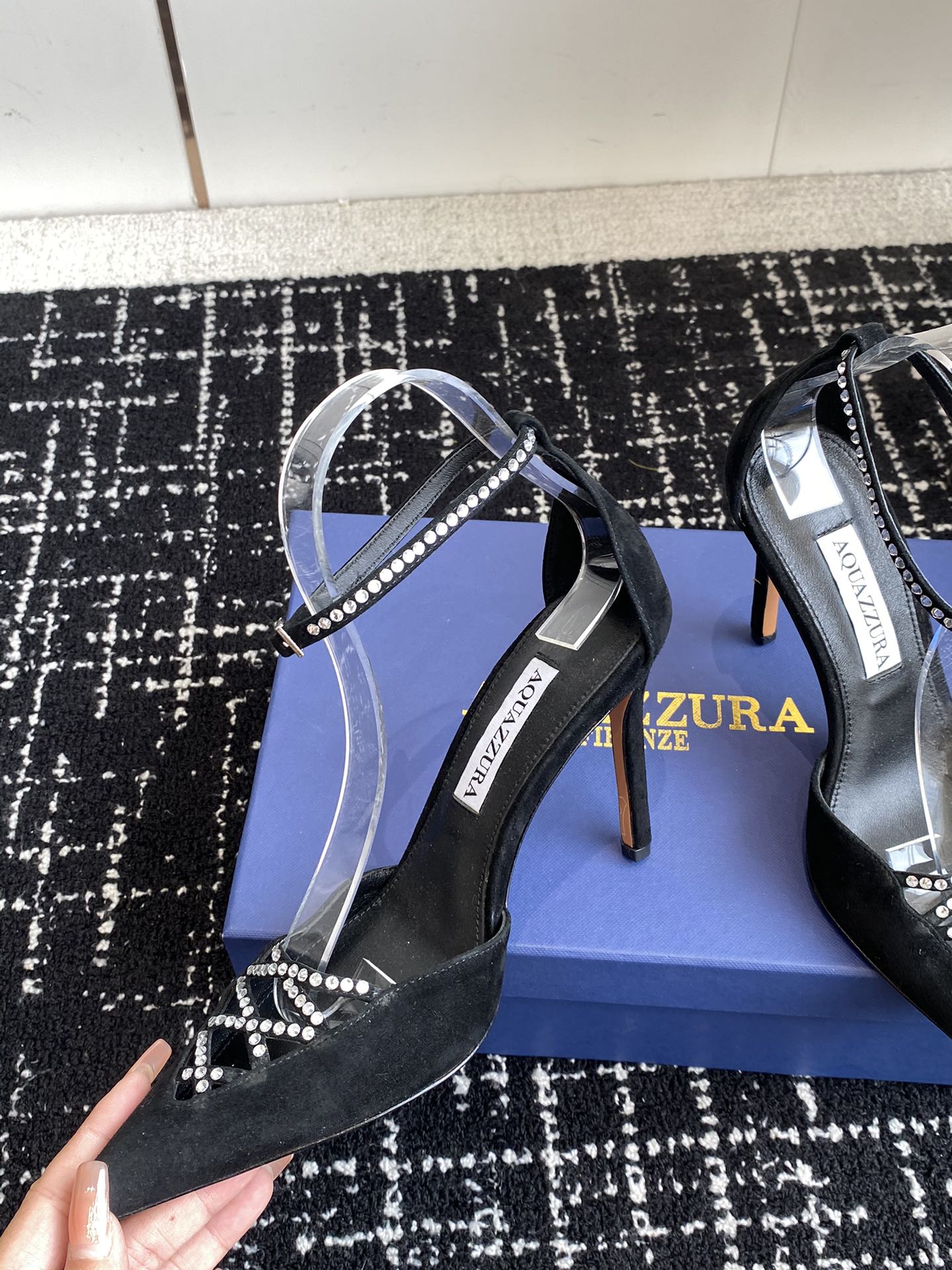 Aquazzura24ss惊艳火爆款菠萝王室贵族的钟爱雍容华贵气质高雅到手如图柜级品质进口麂皮璀璨别致水