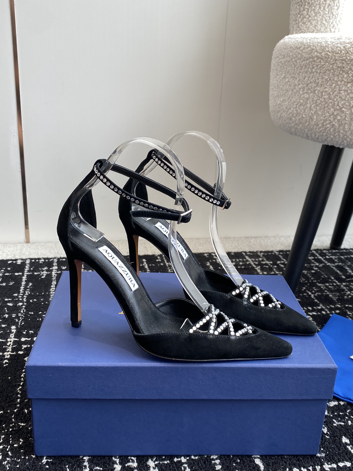 Aquazzura24ss惊艳火爆款菠萝王室贵族的钟爱雍容华贵气质高雅到手如图柜级品质进口麂皮璀璨别致水