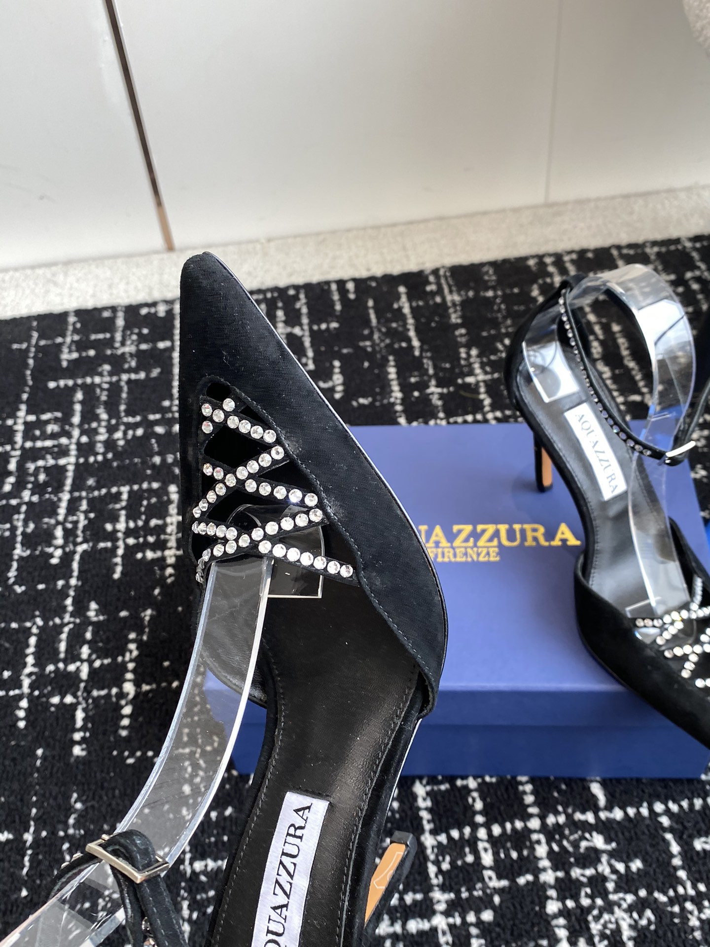 Aquazzura24ss惊艳火爆款菠萝王室贵族的钟爱雍容华贵气质高雅到手如图柜级品质进口麂皮璀璨别致水