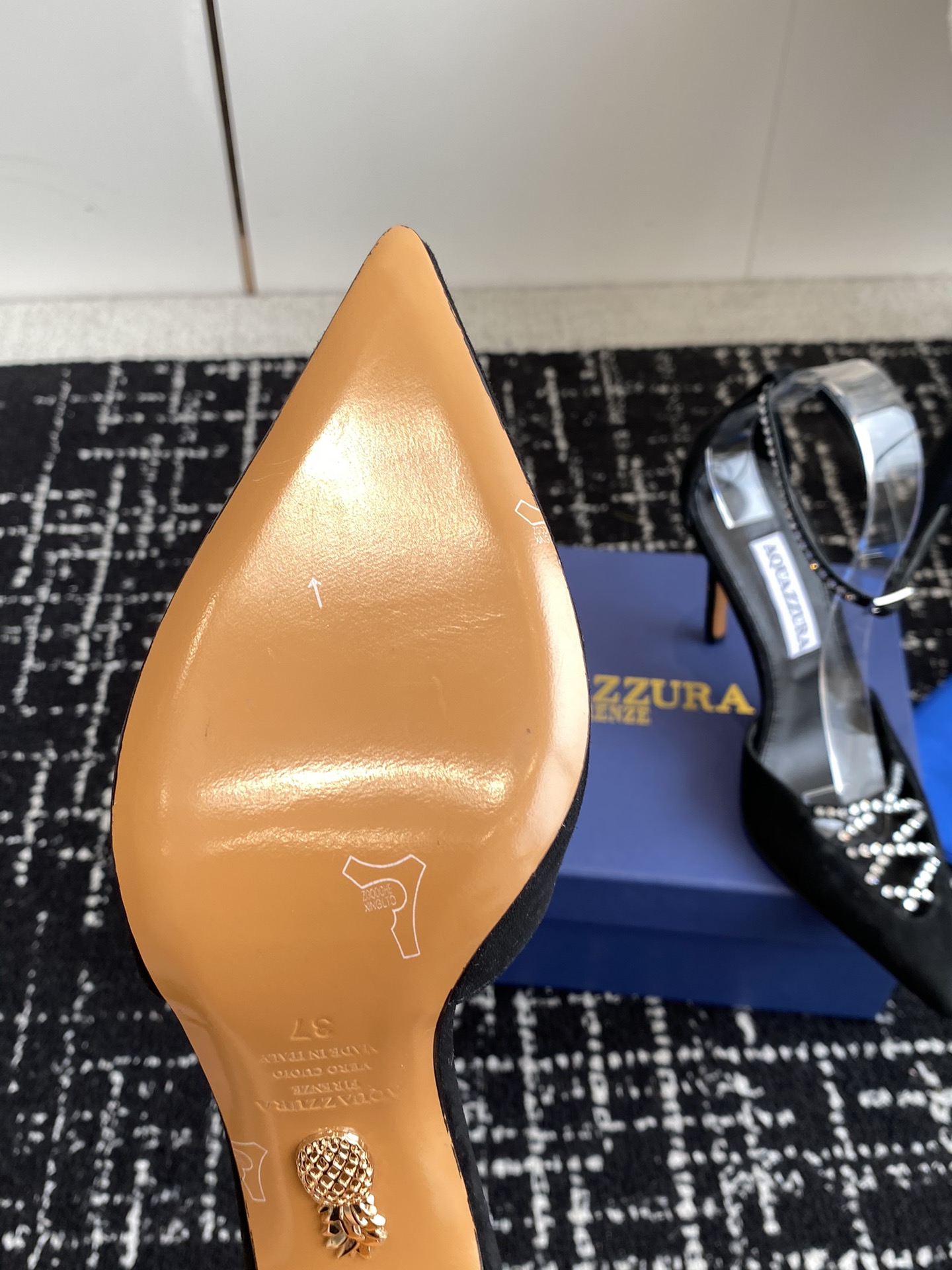 Aquazzura24ss惊艳火爆款菠萝王室贵族的钟爱雍容华贵气质高雅到手如图柜级品质进口麂皮璀璨别致水