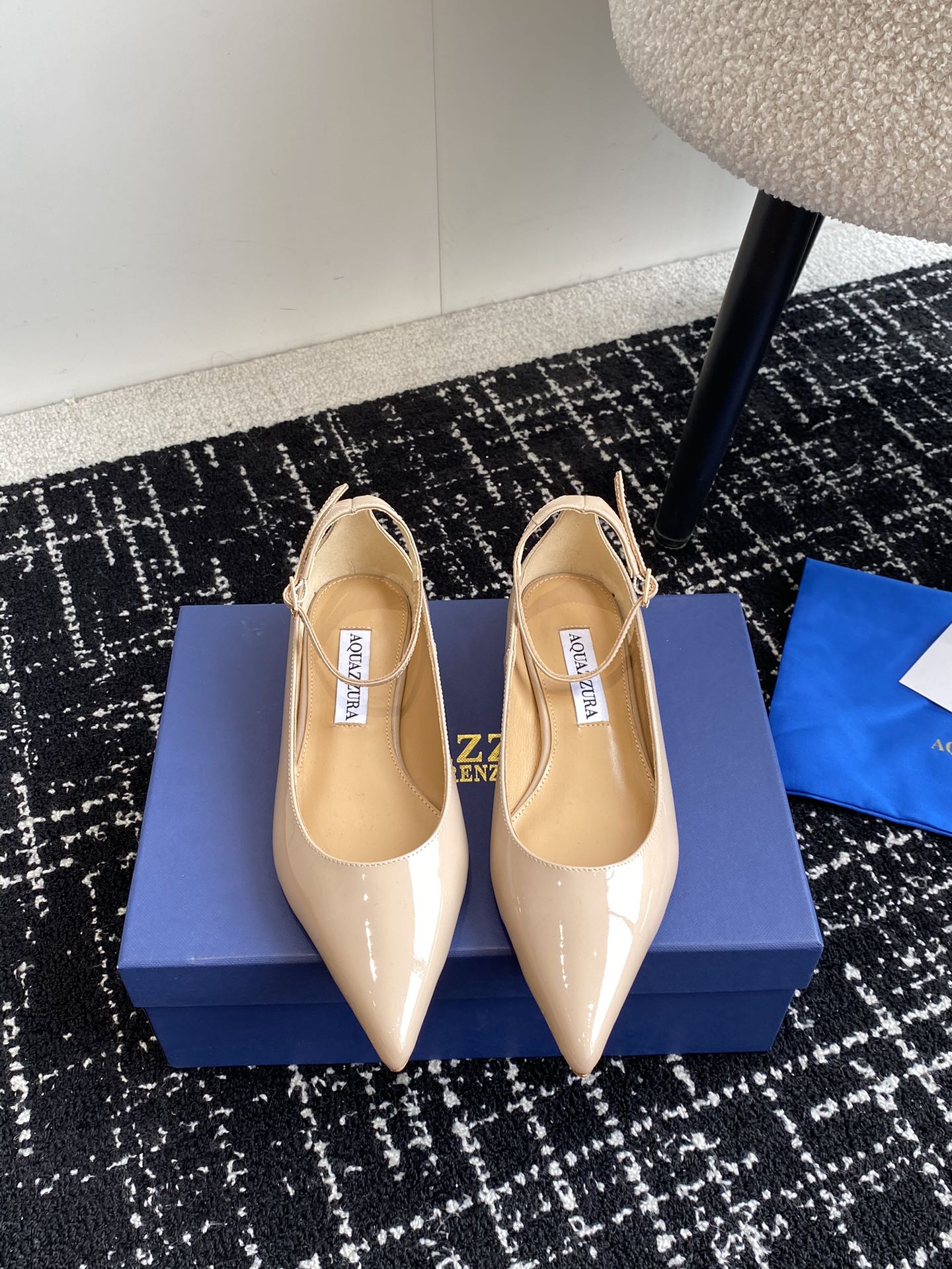 Aquazzura24ss惊艳火爆款菠萝王室贵族的钟爱雍容华贵气质高雅到手如图柜级品质进口麂皮/漆皮内里