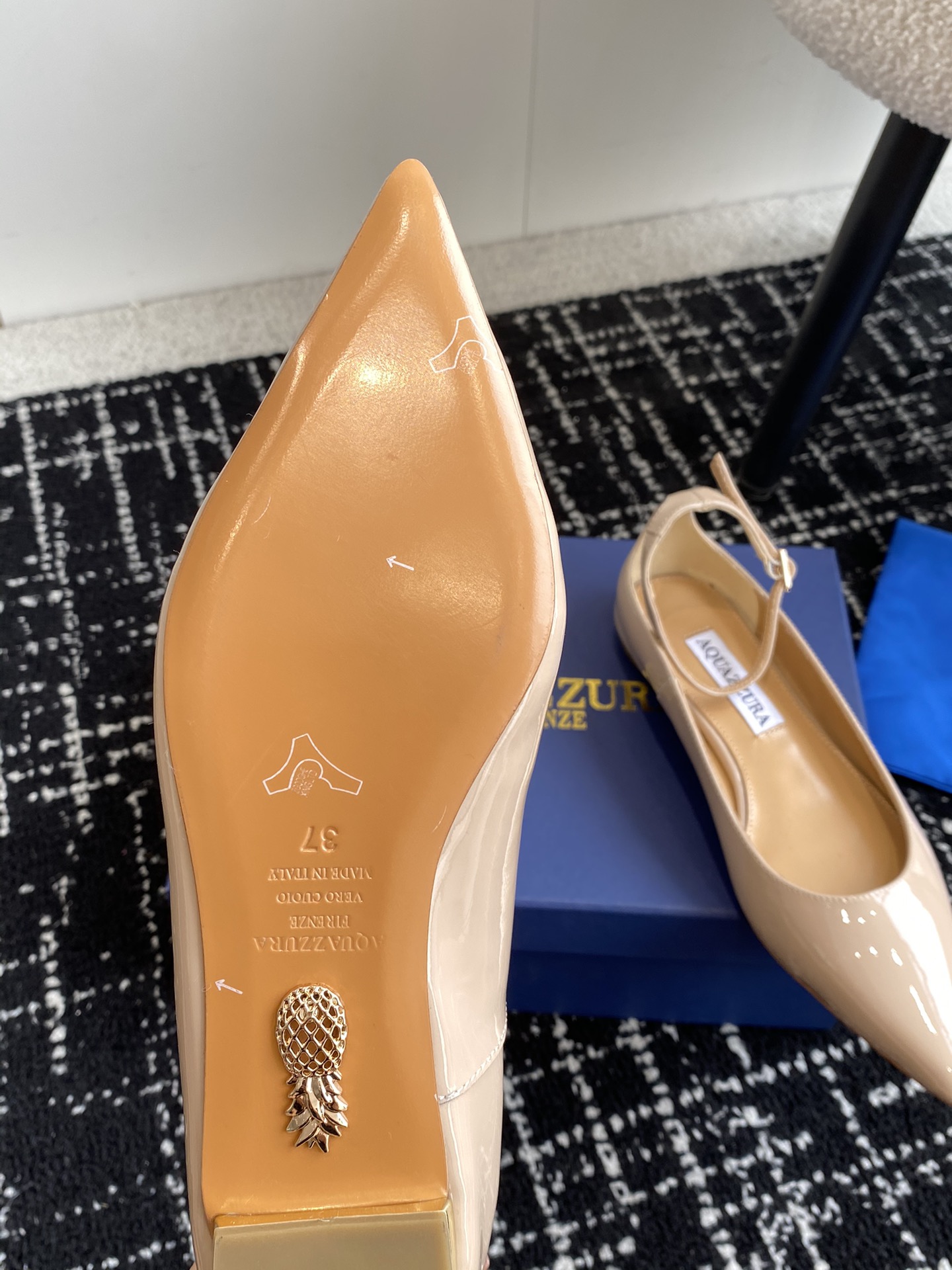 Aquazzura24ss惊艳火爆款菠萝王室贵族的钟爱雍容华贵气质高雅到手如图柜级品质进口麂皮/漆皮内里