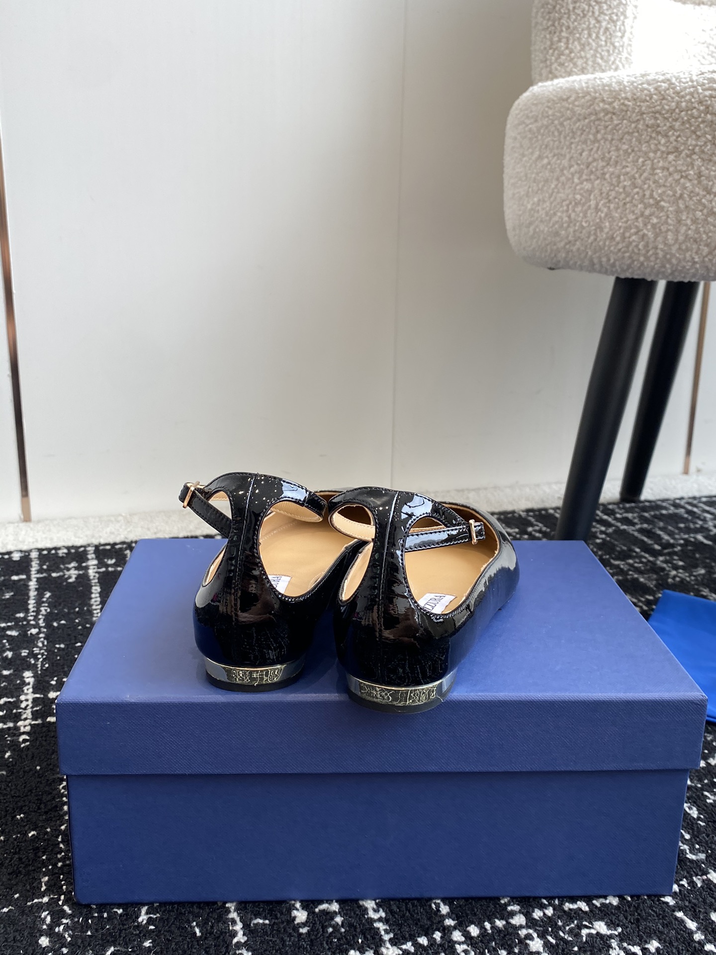 Aquazzura24ss惊艳火爆款菠萝王室贵族的钟爱雍容华贵气质高雅到手如图柜级品质进口麂皮/漆皮内里