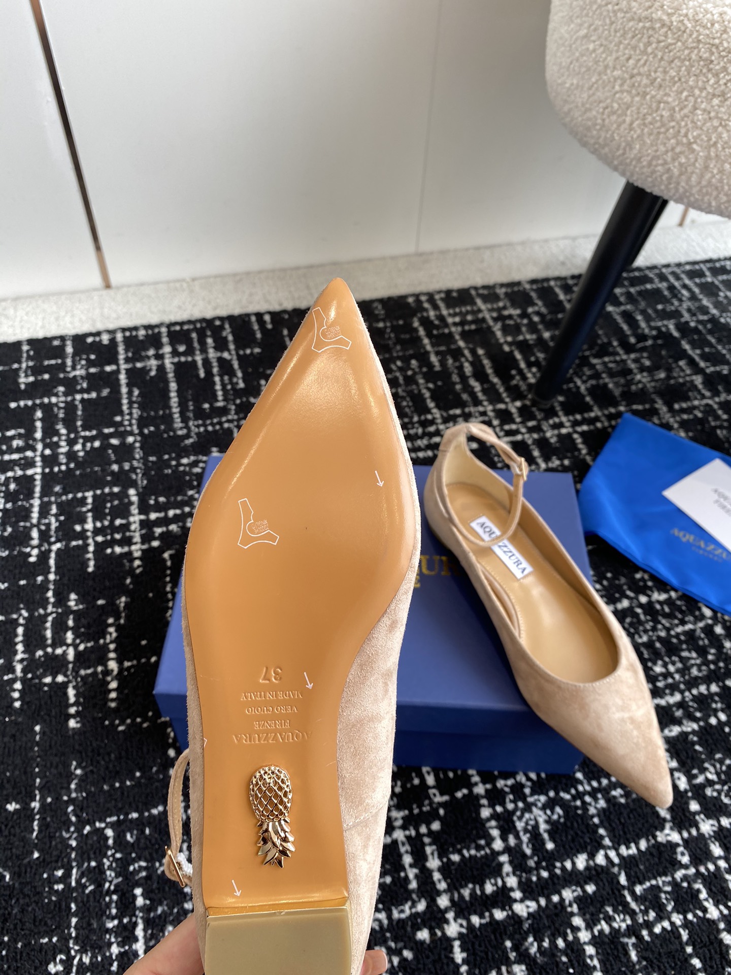 Aquazzura24ss惊艳火爆款菠萝王室贵族的钟爱雍容华贵气质高雅到手如图柜级品质进口麂皮/漆皮内里