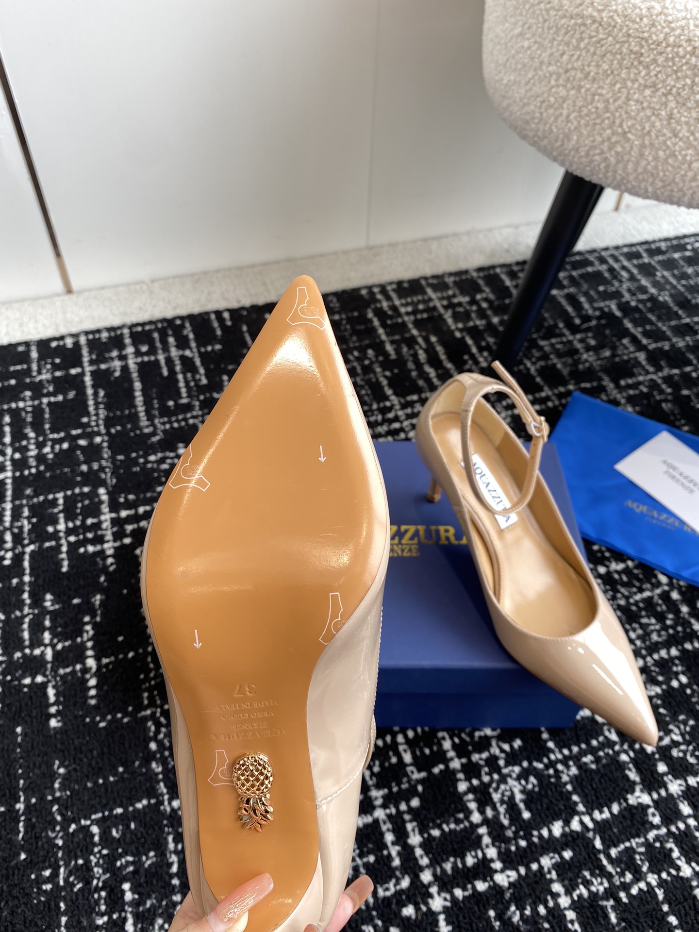 Aquazzura24ss惊艳火爆款菠萝王室贵族的钟爱雍容华贵气质高雅到手如图柜级品质进口麂皮/漆皮内里