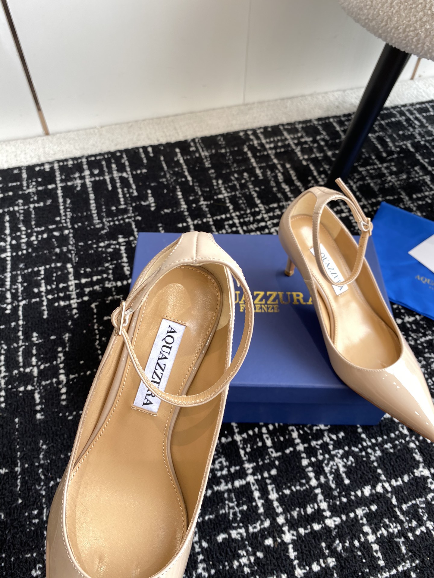 Aquazzura24ss惊艳火爆款菠萝王室贵族的钟爱雍容华贵气质高雅到手如图柜级品质进口麂皮/漆皮内里