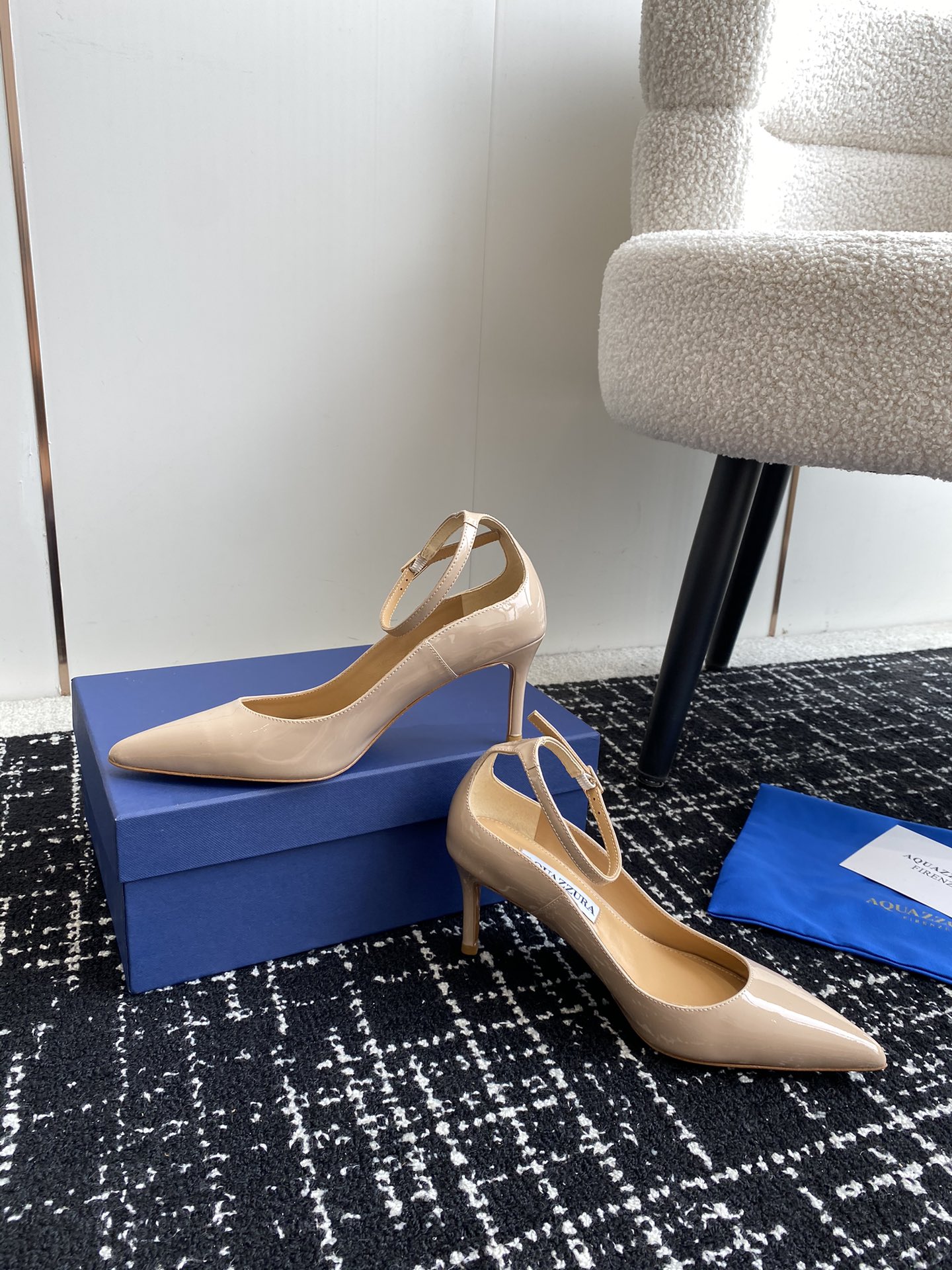 Aquazzura24ss惊艳火爆款菠萝王室贵族的钟爱雍容华贵气质高雅到手如图柜级品质进口麂皮/漆皮内里