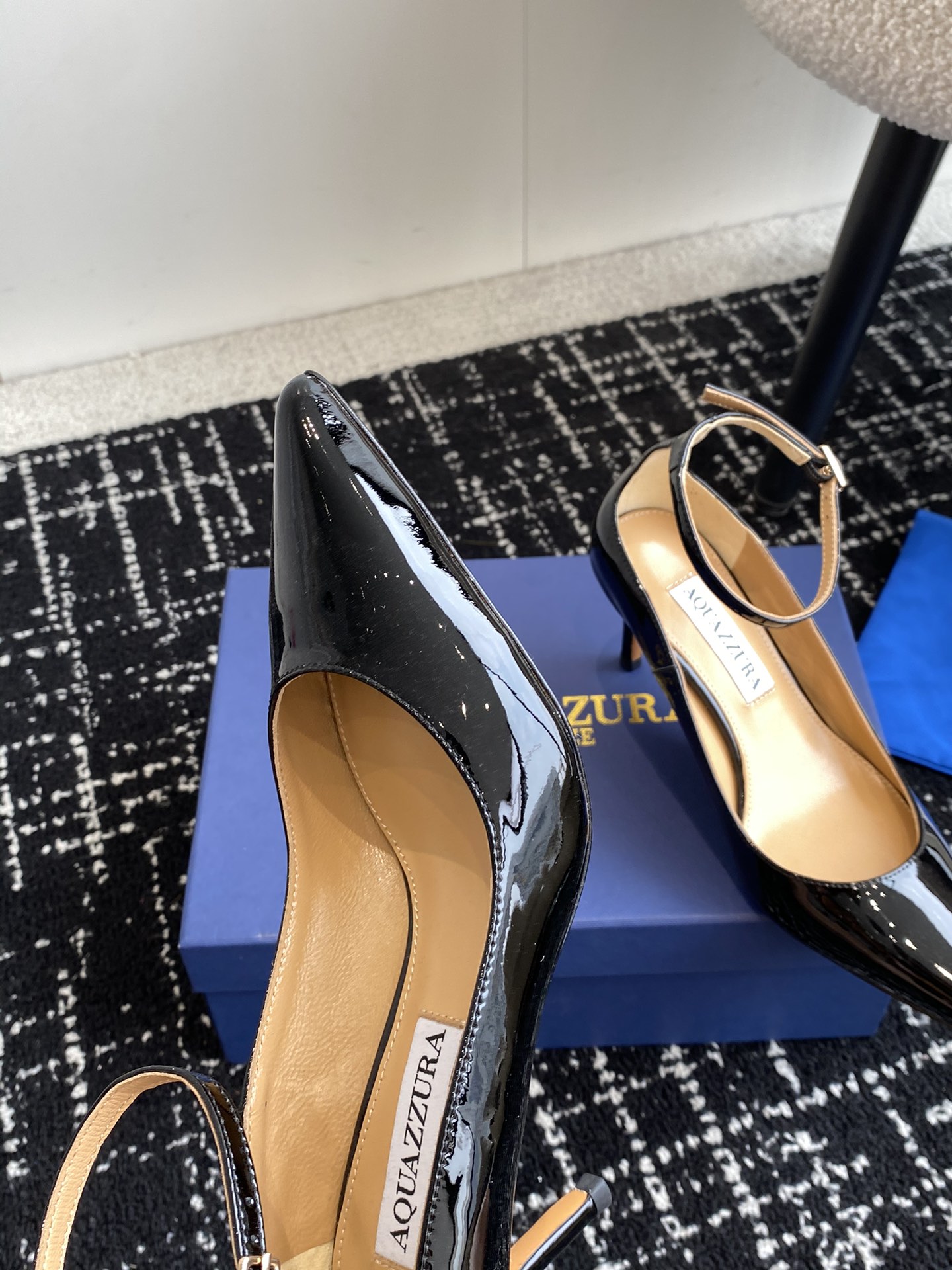 Aquazzura24ss惊艳火爆款菠萝王室贵族的钟爱雍容华贵气质高雅到手如图柜级品质进口麂皮/漆皮内里