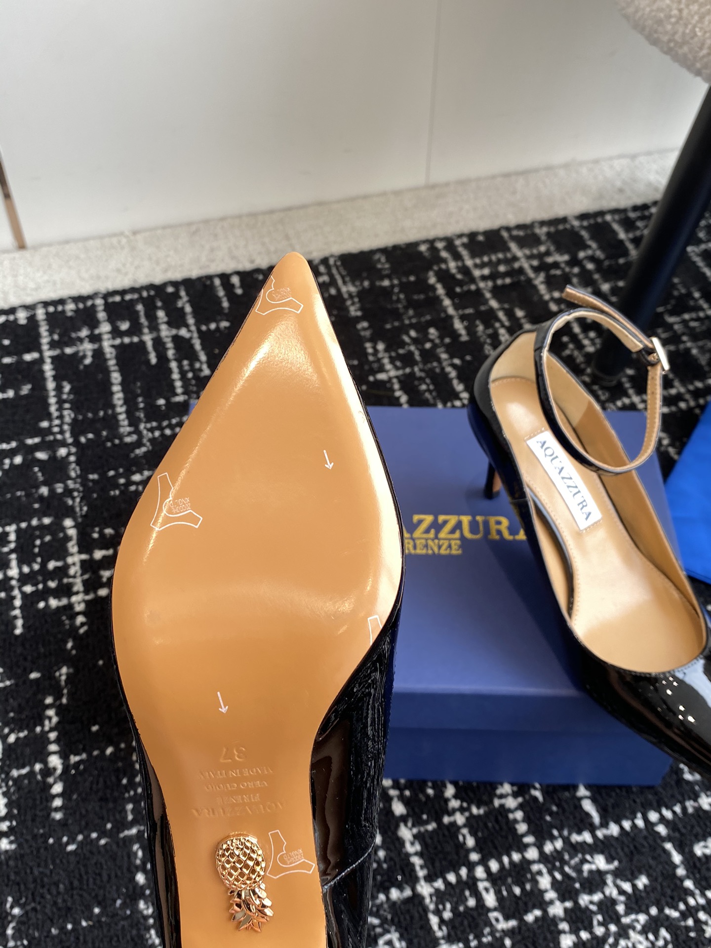 Aquazzura24ss惊艳火爆款菠萝王室贵族的钟爱雍容华贵气质高雅到手如图柜级品质进口麂皮/漆皮内里