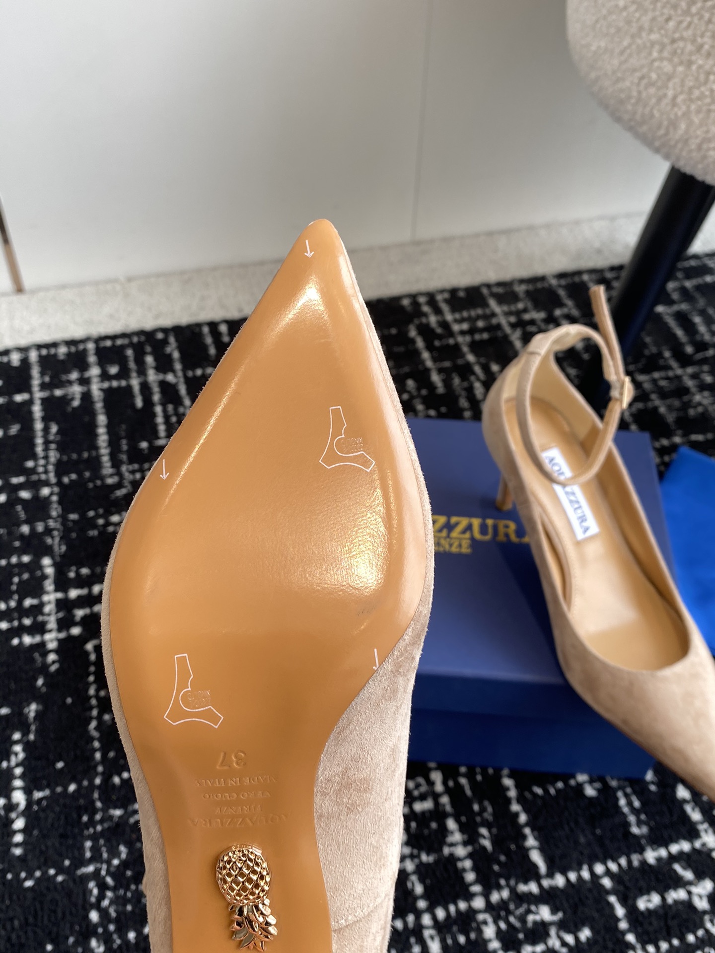 Aquazzura24ss惊艳火爆款菠萝王室贵族的钟爱雍容华贵气质高雅到手如图柜级品质进口麂皮/漆皮内里