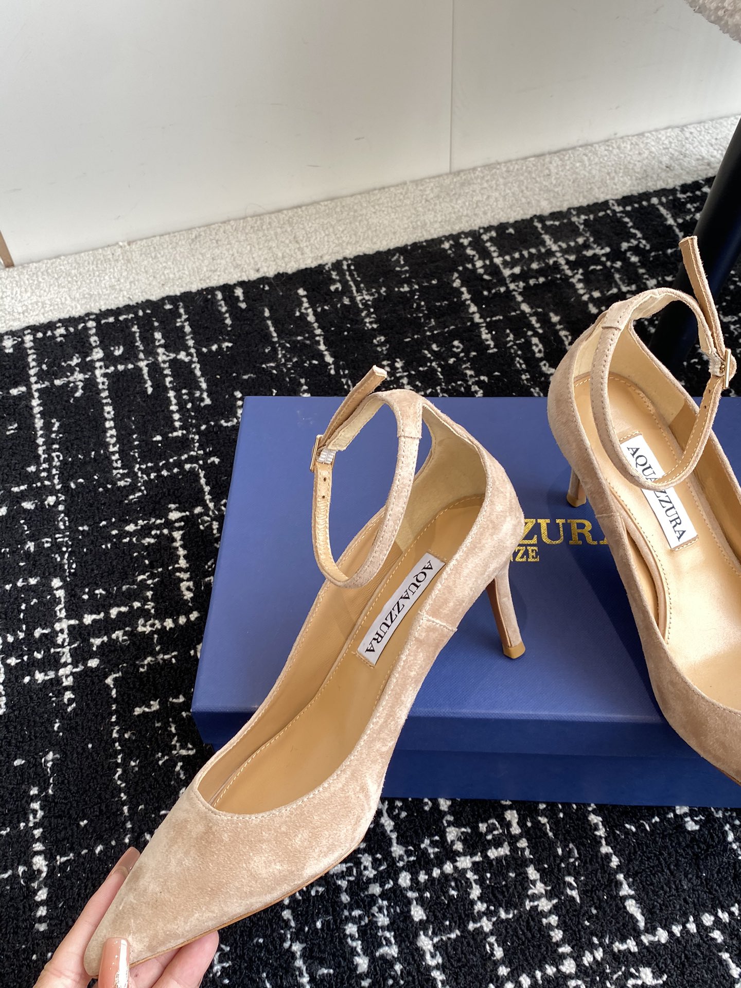 Aquazzura24ss惊艳火爆款菠萝王室贵族的钟爱雍容华贵气质高雅到手如图柜级品质进口麂皮/漆皮内里