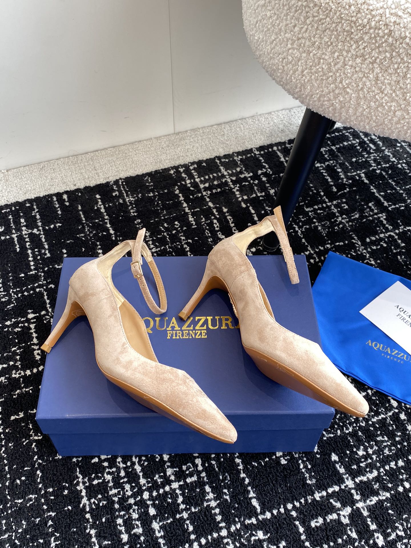 Aquazzura24ss惊艳火爆款菠萝王室贵族的钟爱雍容华贵气质高雅到手如图柜级品质进口麂皮/漆皮内里