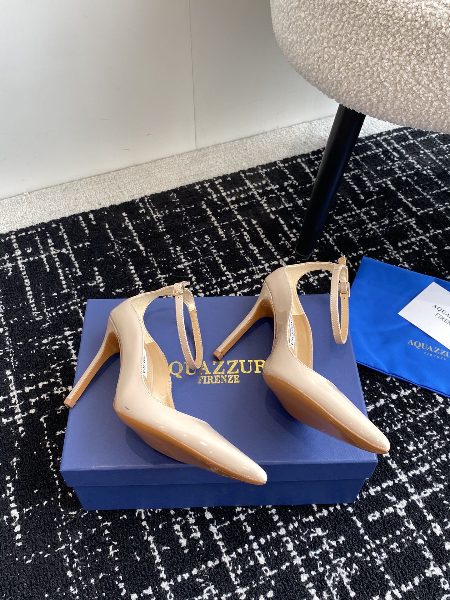 Aquazzura24ss惊艳火爆款菠萝王室贵族的钟爱雍容华贵气质高雅到手如图柜级品质进口麂皮/漆皮内里