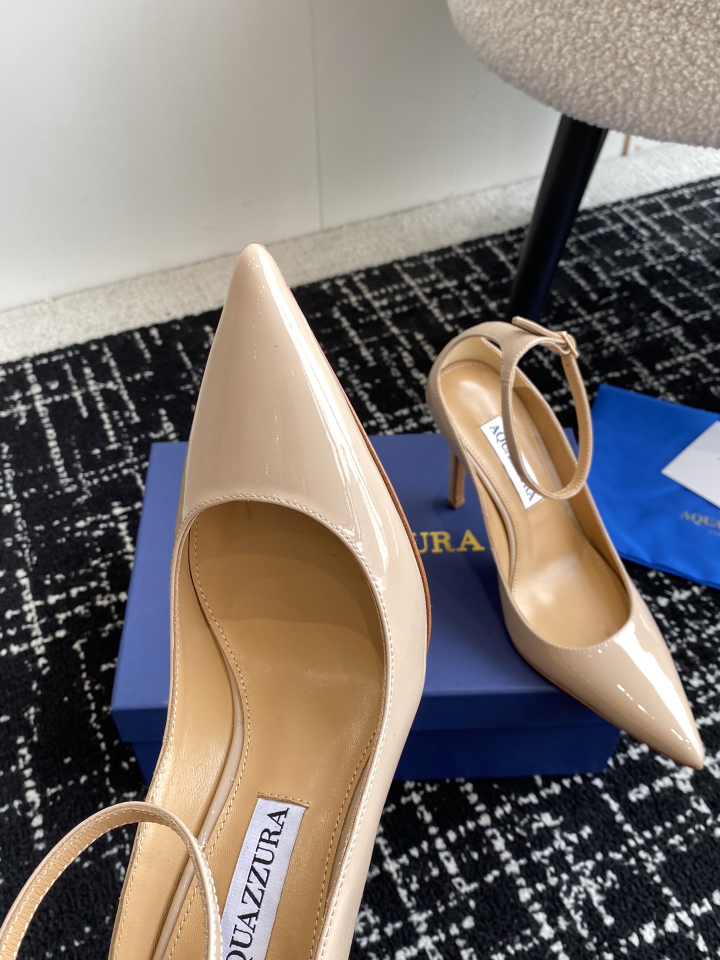 Aquazzura24ss惊艳火爆款菠萝王室贵族的钟爱雍容华贵气质高雅到手如图柜级品质进口麂皮/漆皮内里