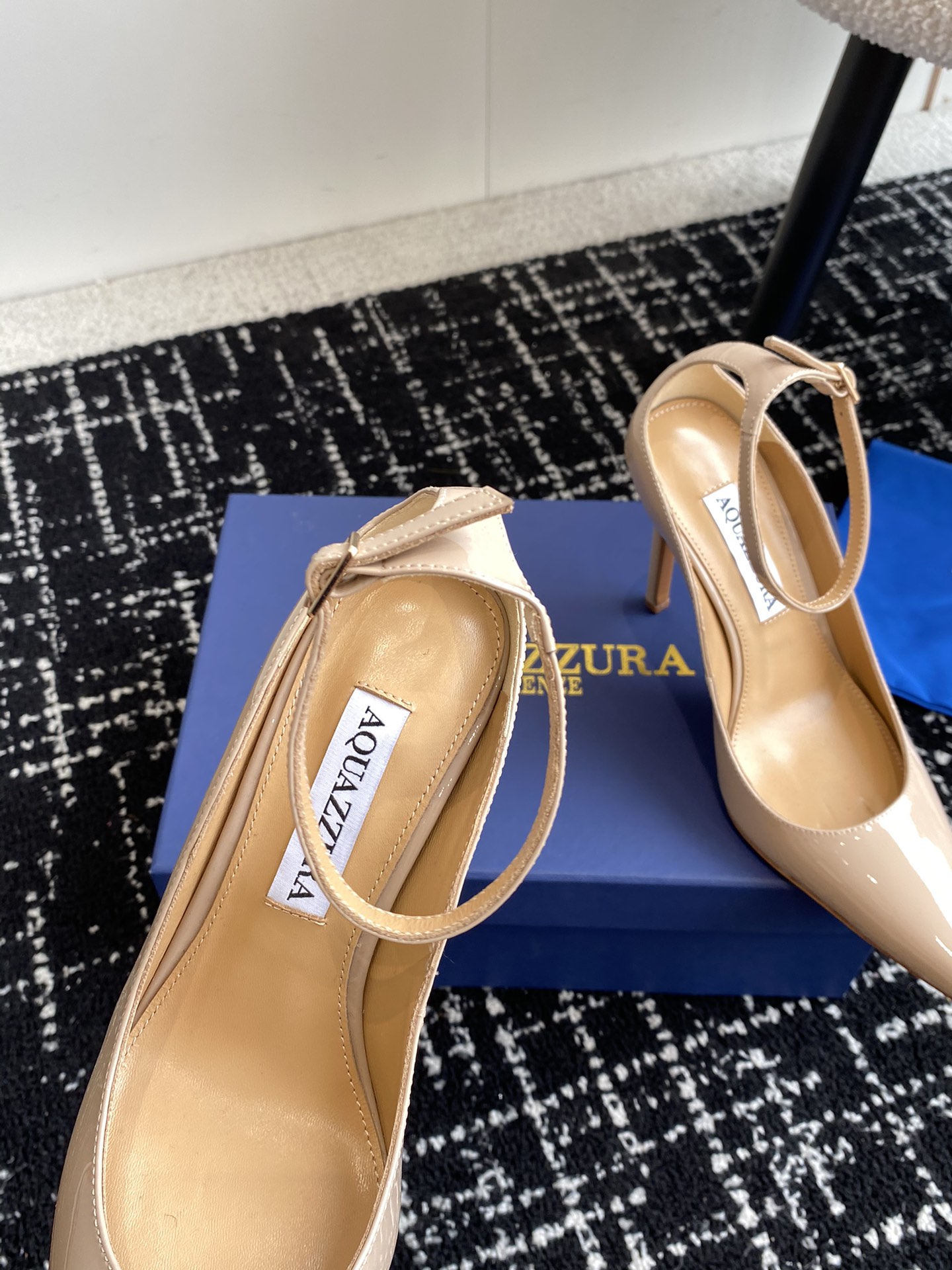 Aquazzura24ss惊艳火爆款菠萝王室贵族的钟爱雍容华贵气质高雅到手如图柜级品质进口麂皮/漆皮内里