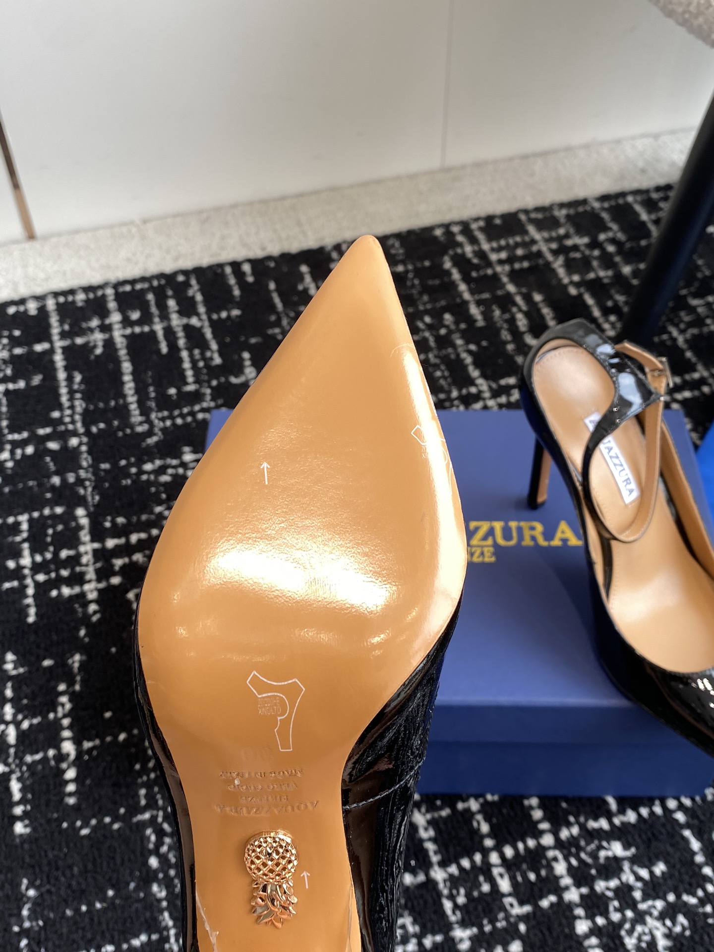 Aquazzura24ss惊艳火爆款菠萝王室贵族的钟爱雍容华贵气质高雅到手如图柜级品质进口麂皮/漆皮内里