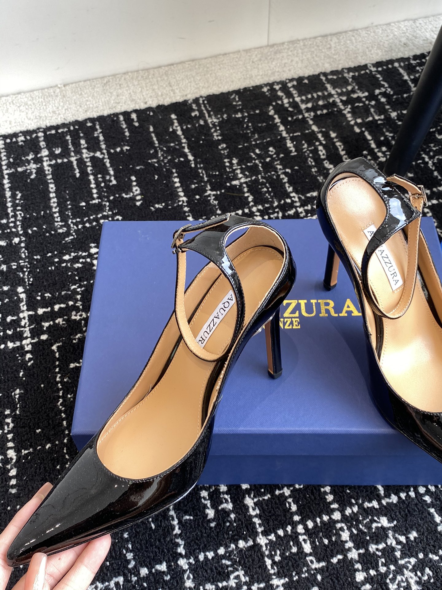 Aquazzura24ss惊艳火爆款菠萝王室贵族的钟爱雍容华贵气质高雅到手如图柜级品质进口麂皮/漆皮内里