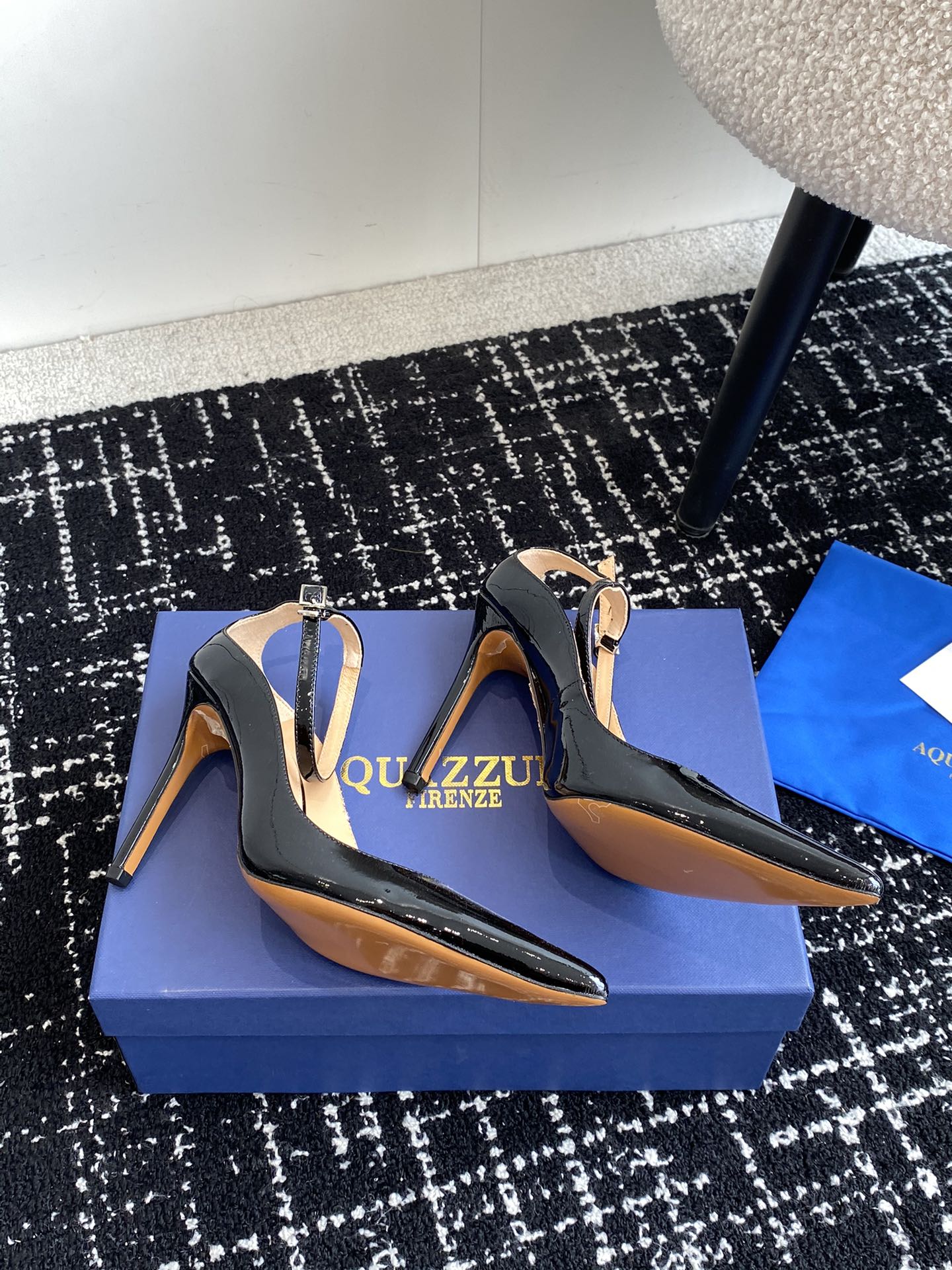 Aquazzura24ss惊艳火爆款菠萝王室贵族的钟爱雍容华贵气质高雅到手如图柜级品质进口麂皮/漆皮内里