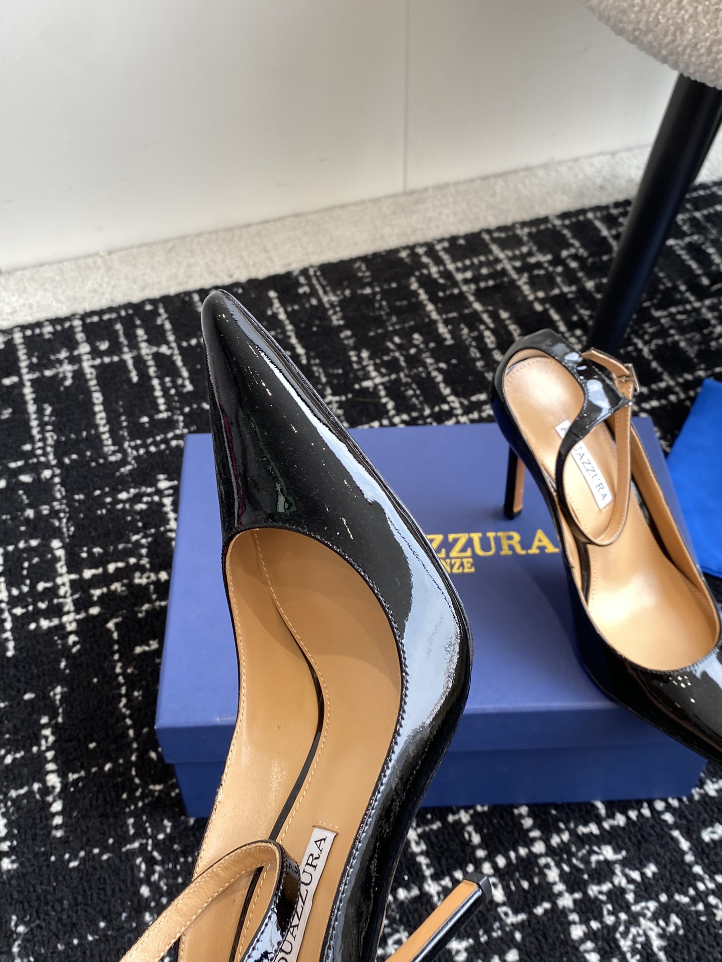 Aquazzura24ss惊艳火爆款菠萝王室贵族的钟爱雍容华贵气质高雅到手如图柜级品质进口麂皮/漆皮内里