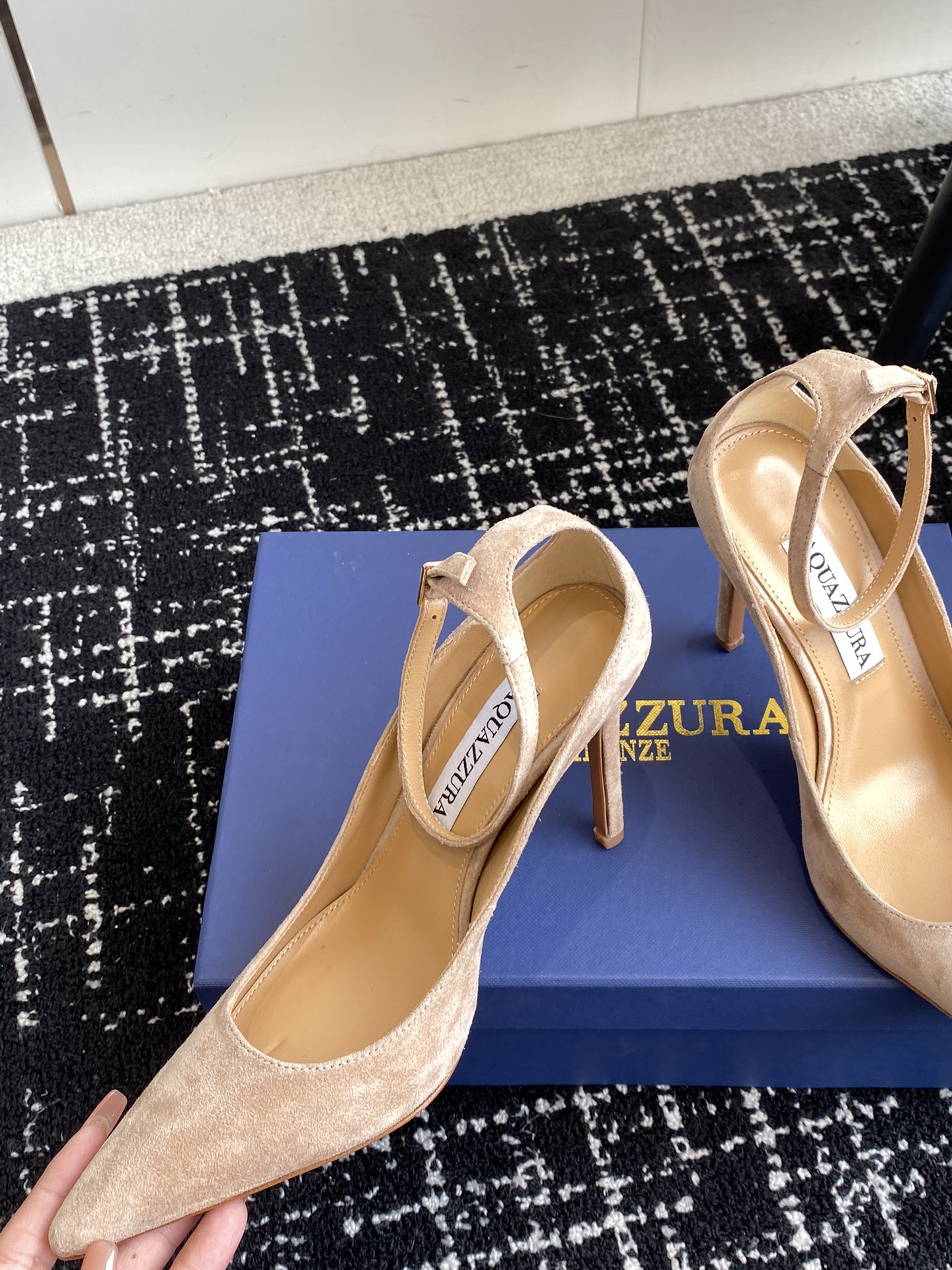 Aquazzura24ss惊艳火爆款菠萝王室贵族的钟爱雍容华贵气质高雅到手如图柜级品质进口麂皮/漆皮内里