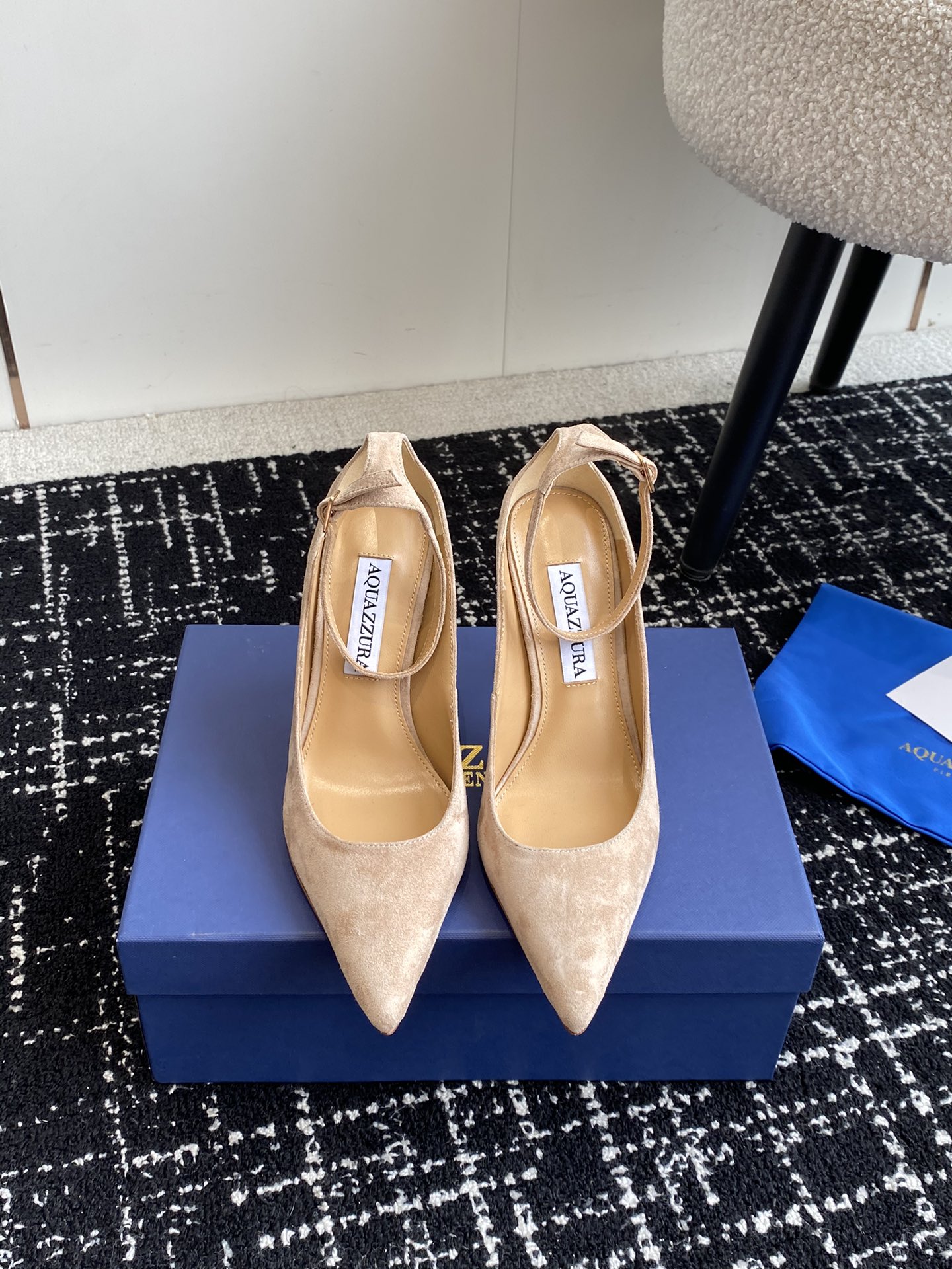 Aquazzura24ss惊艳火爆款菠萝王室贵族的钟爱雍容华贵气质高雅到手如图柜级品质进口麂皮/漆皮内里