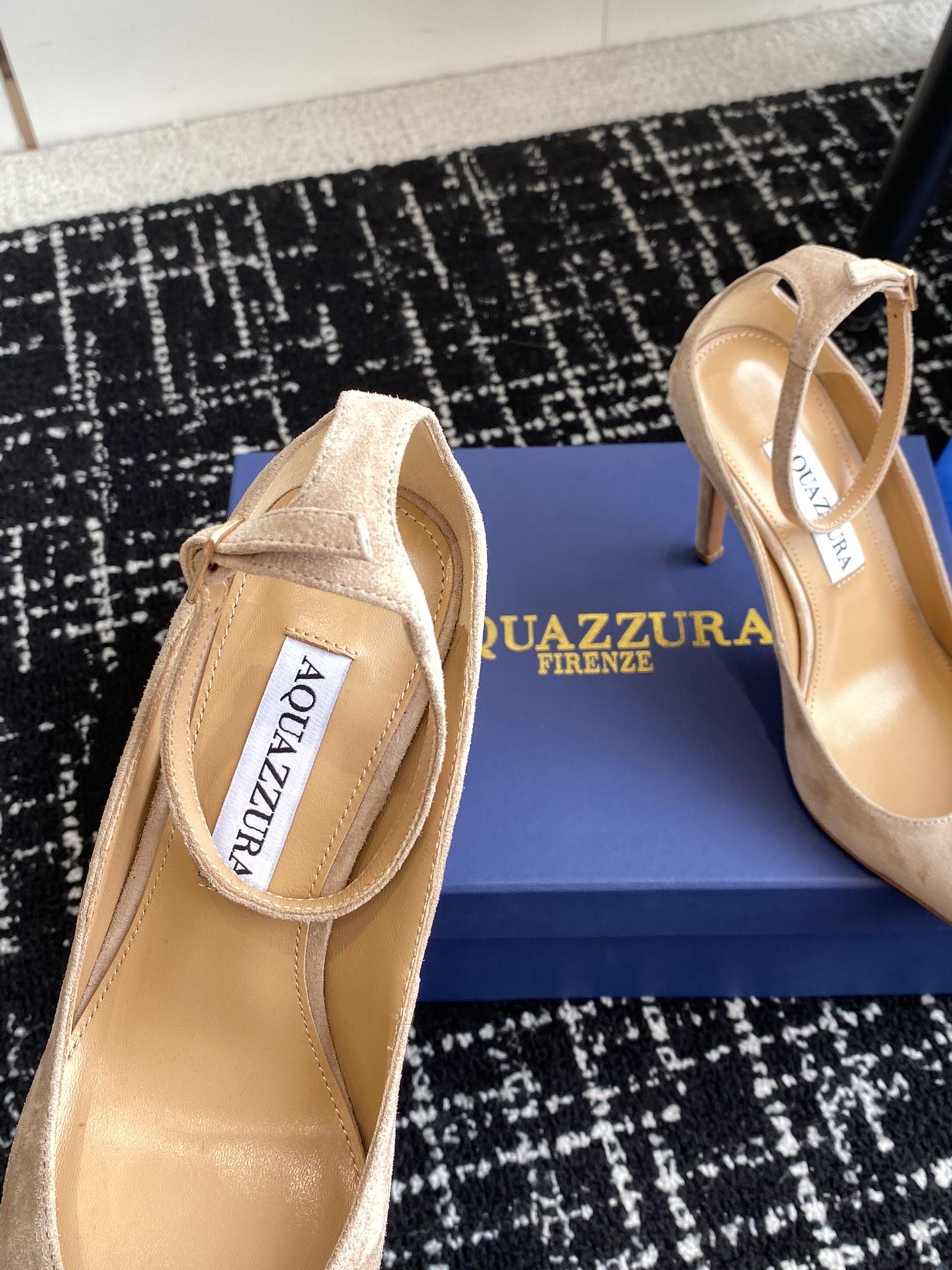 Aquazzura24ss惊艳火爆款菠萝王室贵族的钟爱雍容华贵气质高雅到手如图柜级品质进口麂皮/漆皮内里