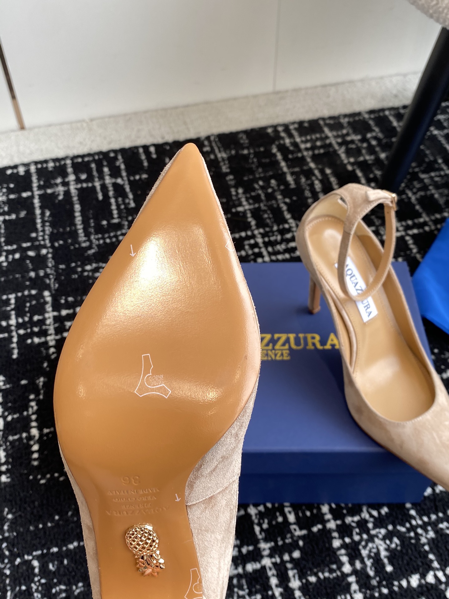 Aquazzura24ss惊艳火爆款菠萝王室贵族的钟爱雍容华贵气质高雅到手如图柜级品质进口麂皮/漆皮内里