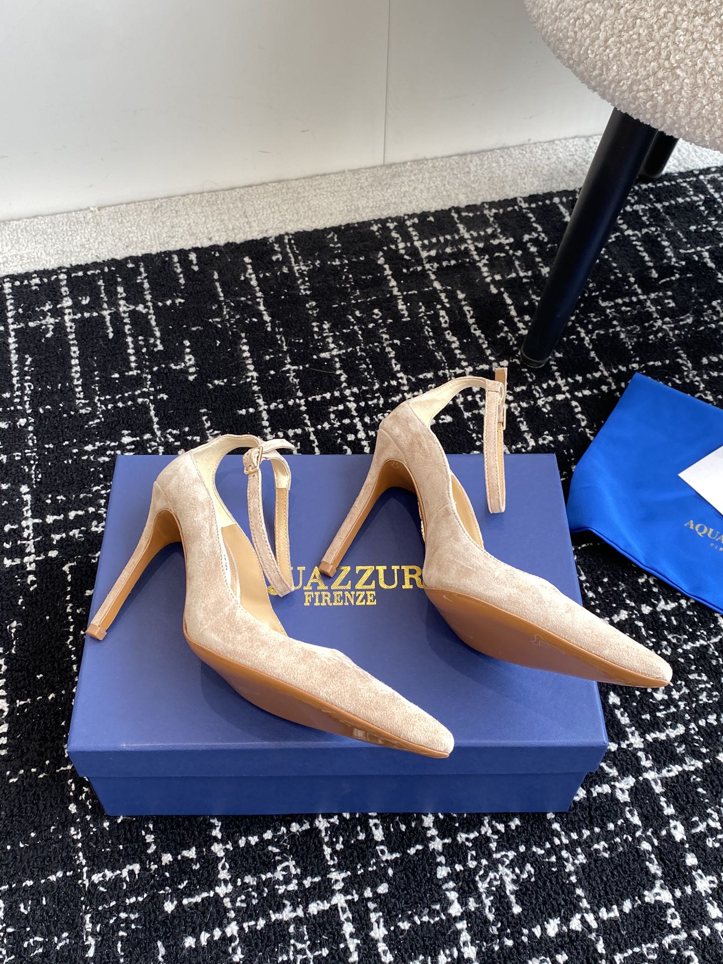 Aquazzura24ss惊艳火爆款菠萝王室贵族的钟爱雍容华贵气质高雅到手如图柜级品质进口麂皮/漆皮内里