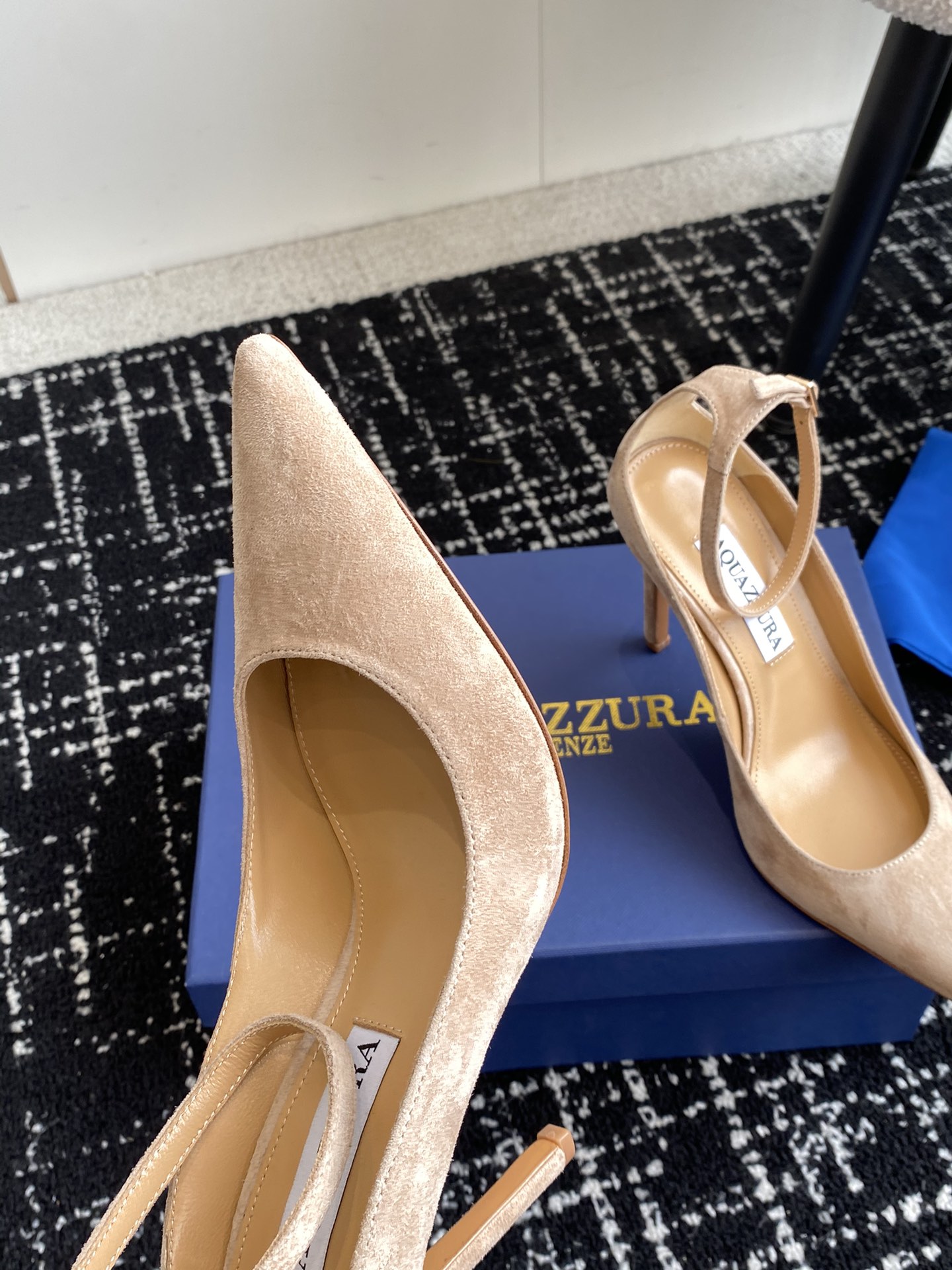 Aquazzura24ss惊艳火爆款菠萝王室贵族的钟爱雍容华贵气质高雅到手如图柜级品质进口麂皮/漆皮内里