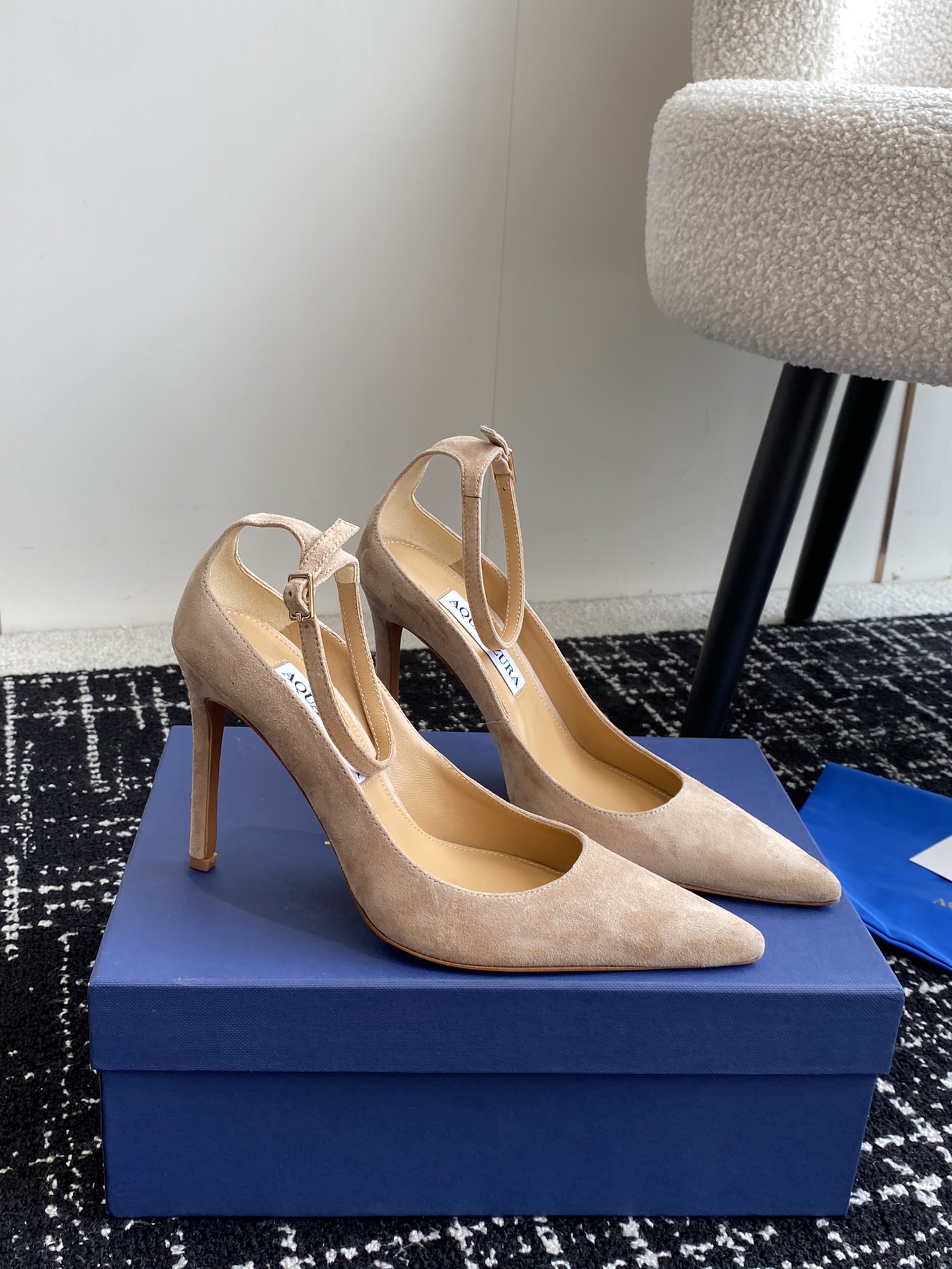 Aquazzura24ss惊艳火爆款菠萝王室贵族的钟爱雍容华贵气质高雅到手如图柜级品质进口麂皮/漆皮内里