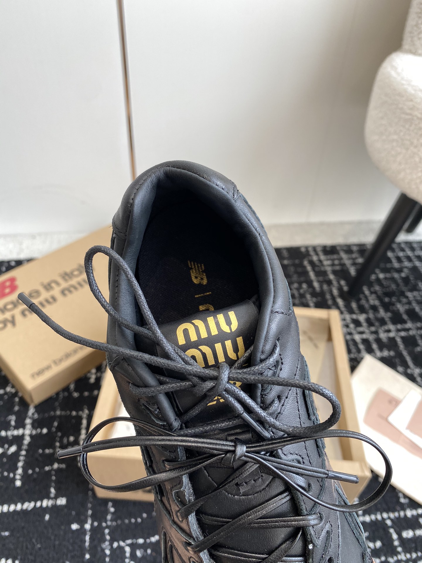 MIUMIU️NEWBALANCE530缪缪纽巴伦联名ss24春夏系列复古运动鞋网上已经吹爆了这个款！超