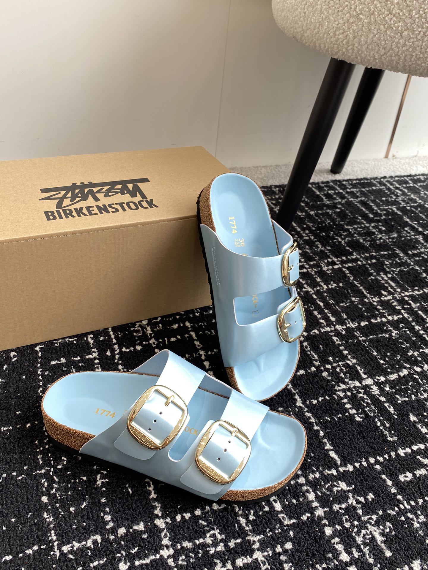 Birkenstock系列凉鞋半拖这两个品牌刚出联名我就心动了代购找很久才买到货真的一鞋难求真的超级好看