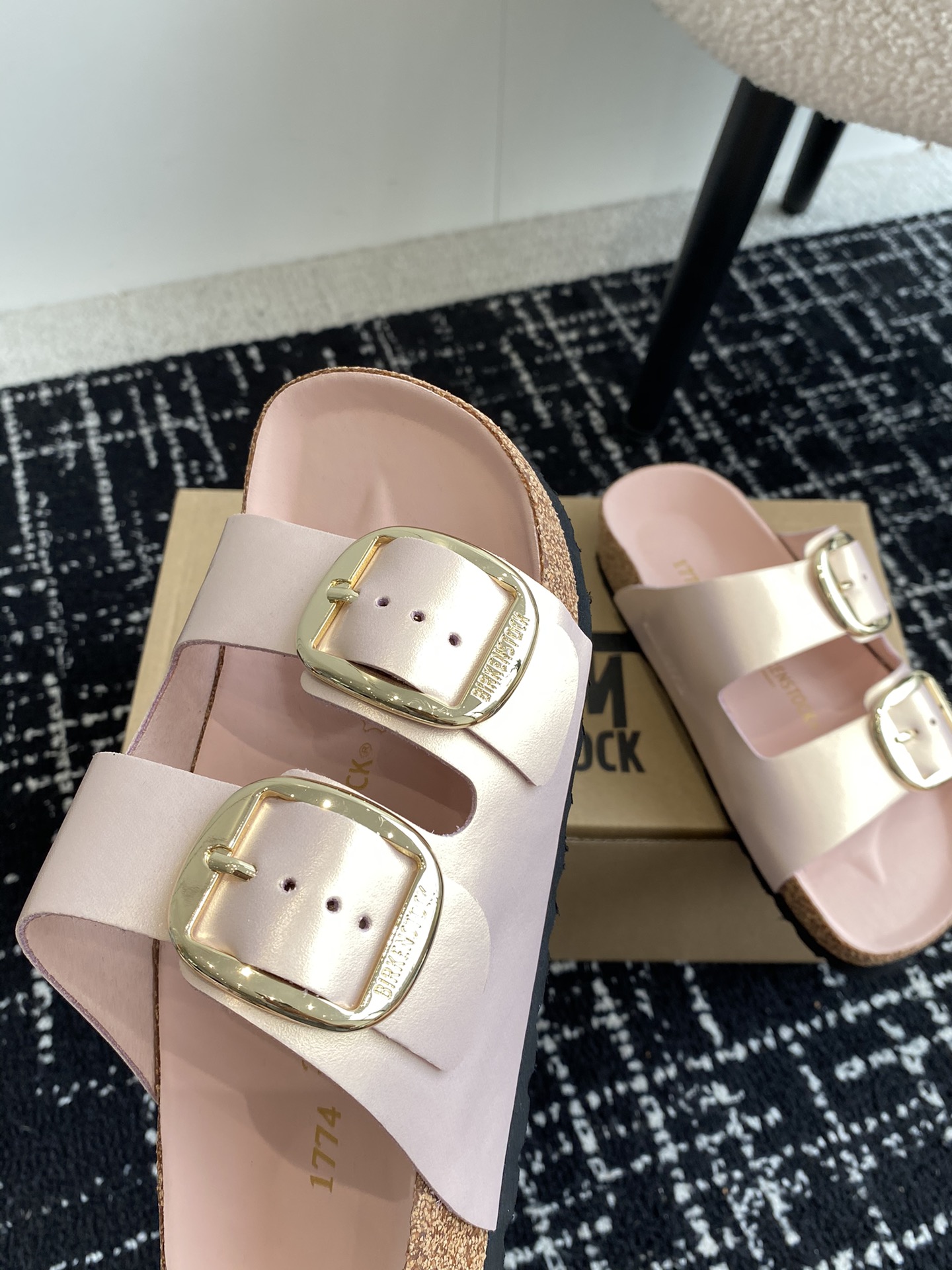 Birkenstock系列凉鞋半拖这两个品牌刚出联名我就心动了代购找很久才买到货真的一鞋难求真的超级好看