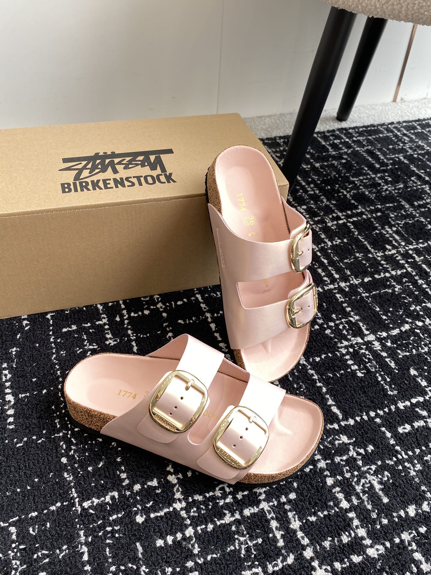 Birkenstock系列凉鞋半拖这两个品牌刚出联名我就心动了代购找很久才买到货真的一鞋难求真的超级好看