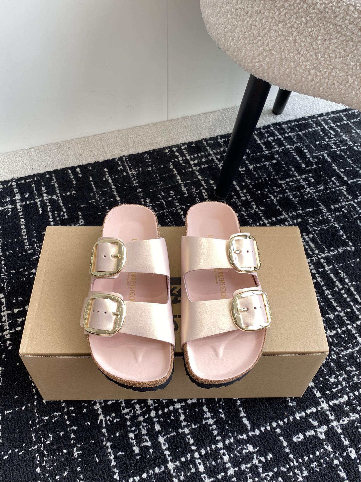 Birkenstock系列凉鞋半拖这两个品牌刚出联名我就心动了代购找很久才买到货真的一鞋难求真的超级好看