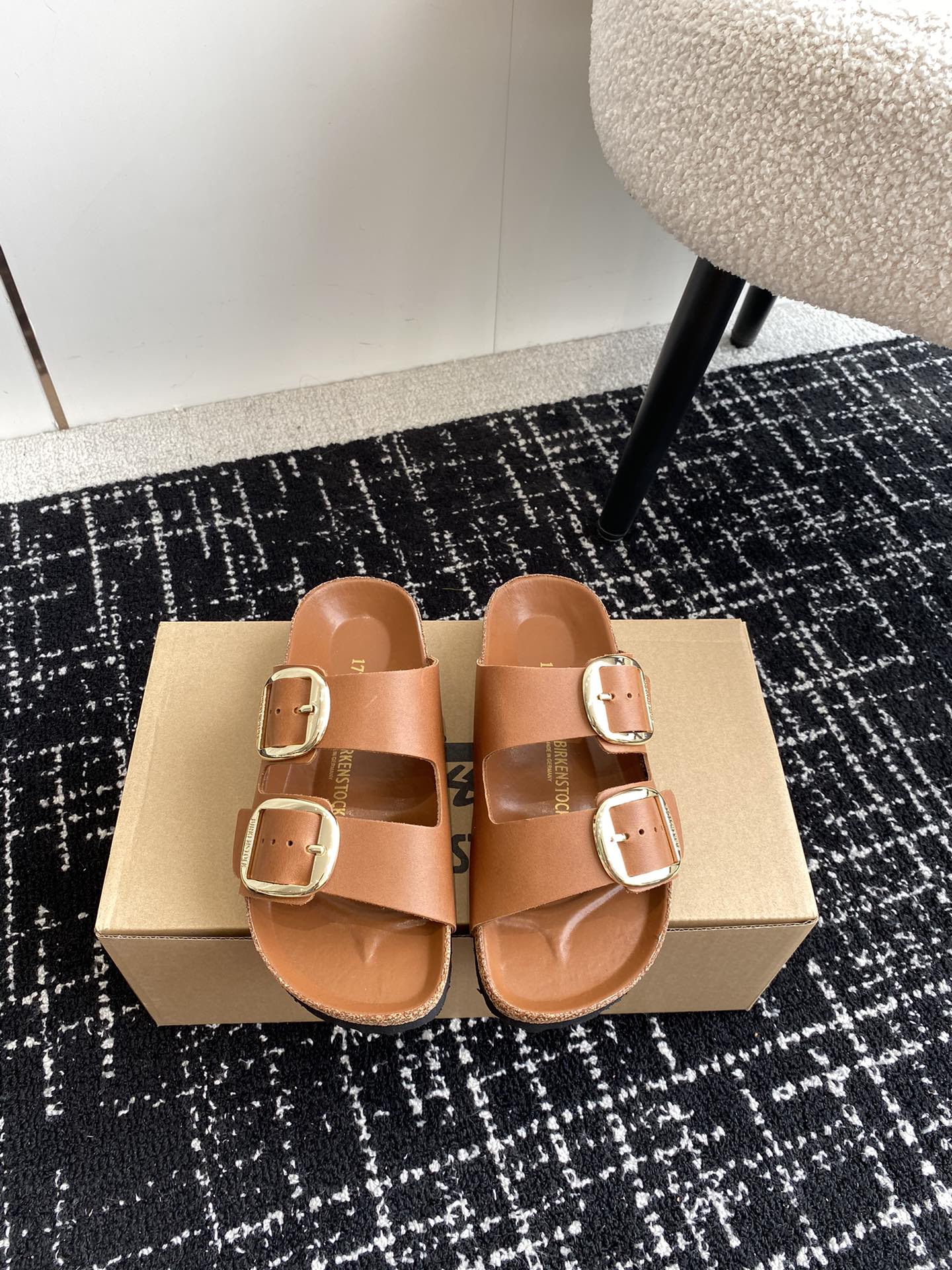 Birkenstock系列凉鞋半拖这两个品牌刚出联名我就心动了代购找很久才买到货真的一鞋难求真的超级好看