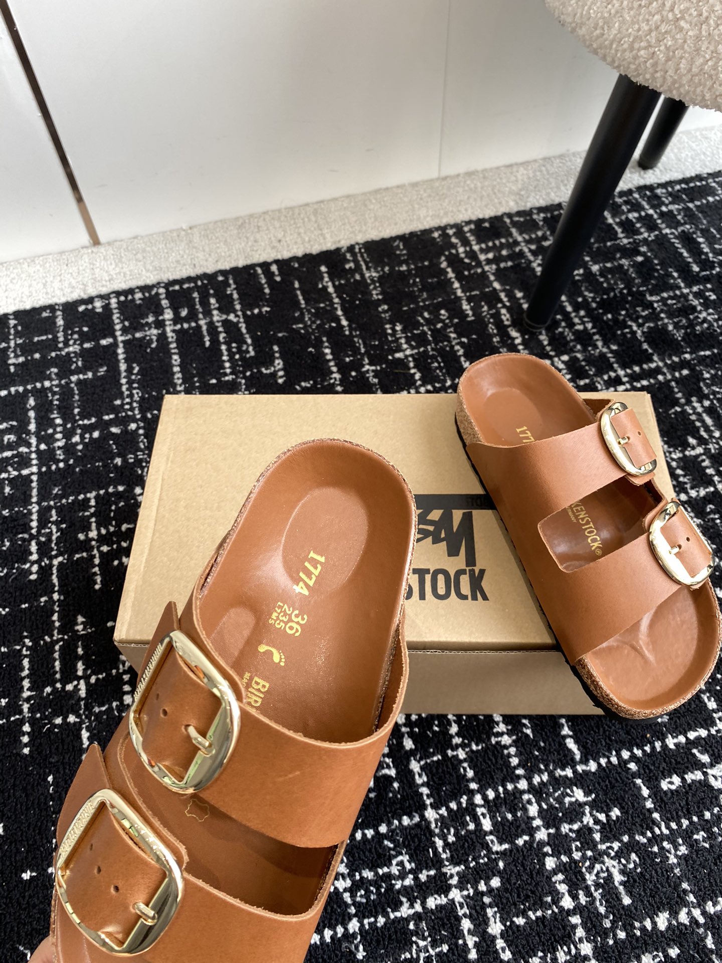 Birkenstock系列凉鞋半拖这两个品牌刚出联名我就心动了代购找很久才买到货真的一鞋难求真的超级好看