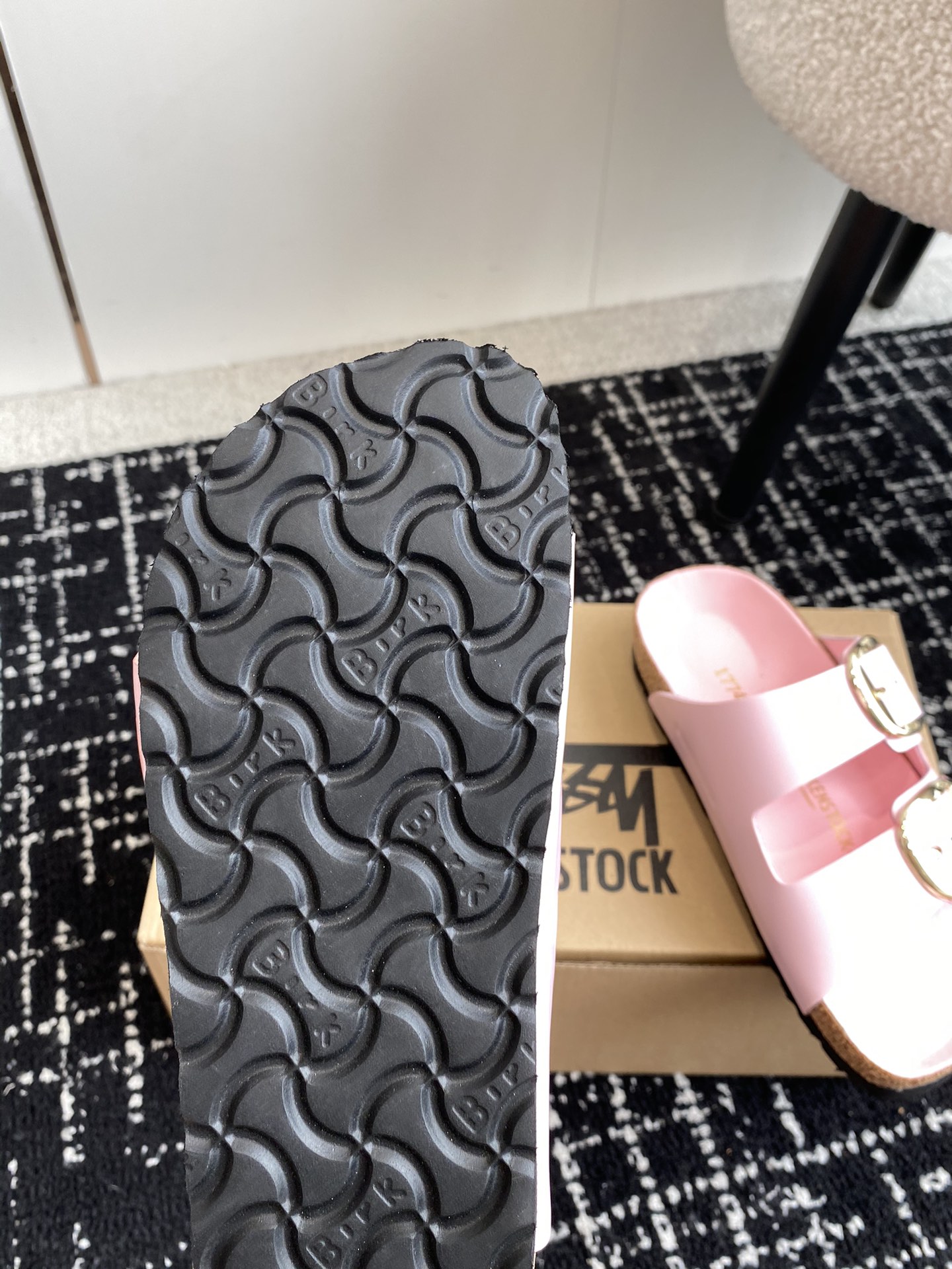 Birkenstock系列凉鞋半拖这两个品牌刚出联名我就心动了代购找很久才买到货真的一鞋难求真的超级好看