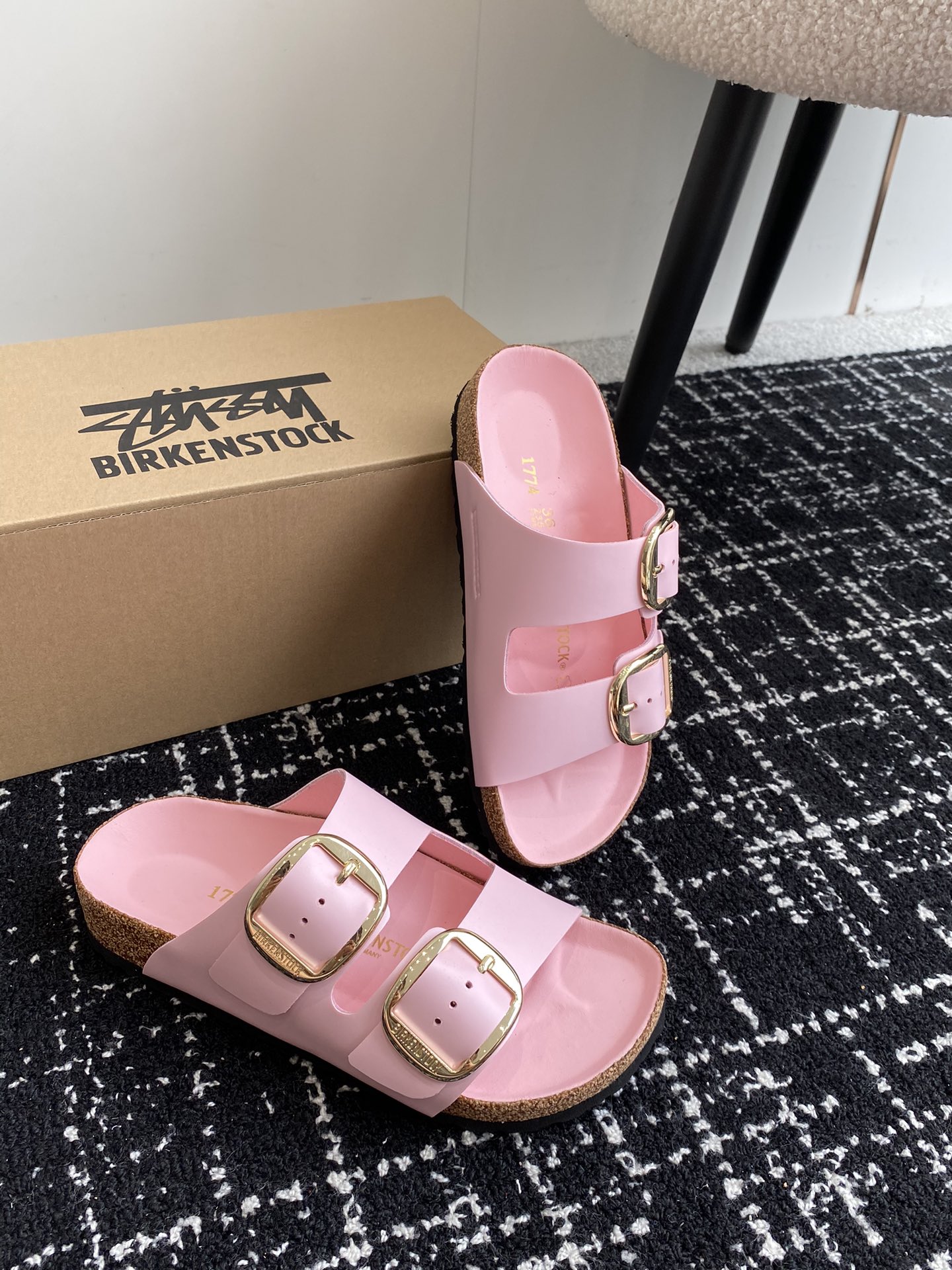 Birkenstock系列凉鞋半拖这两个品牌刚出联名我就心动了代购找很久才买到货真的一鞋难求真的超级好看