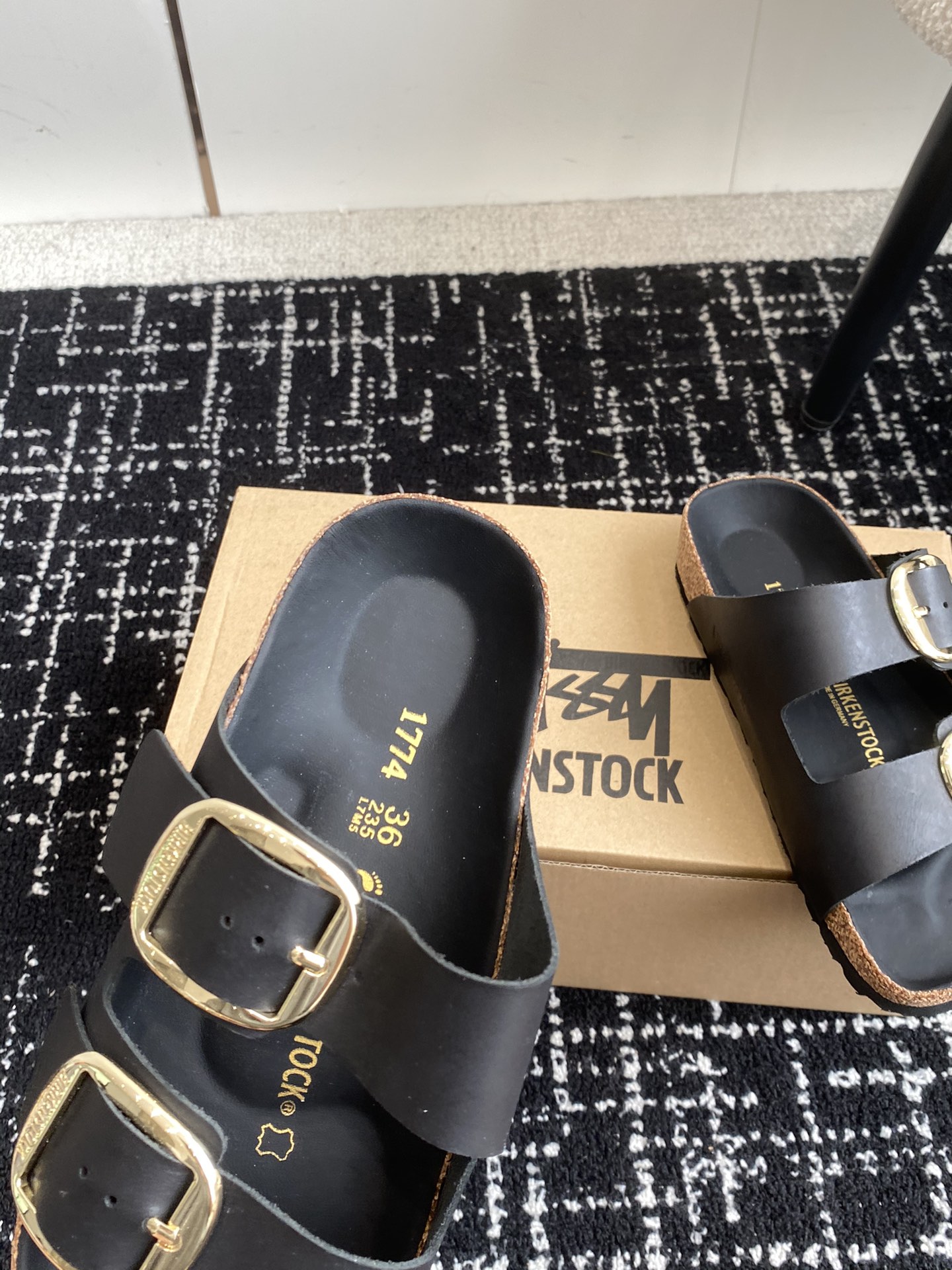 Birkenstock系列凉鞋半拖这两个品牌刚出联名我就心动了代购找很久才买到货真的一鞋难求真的超级好看