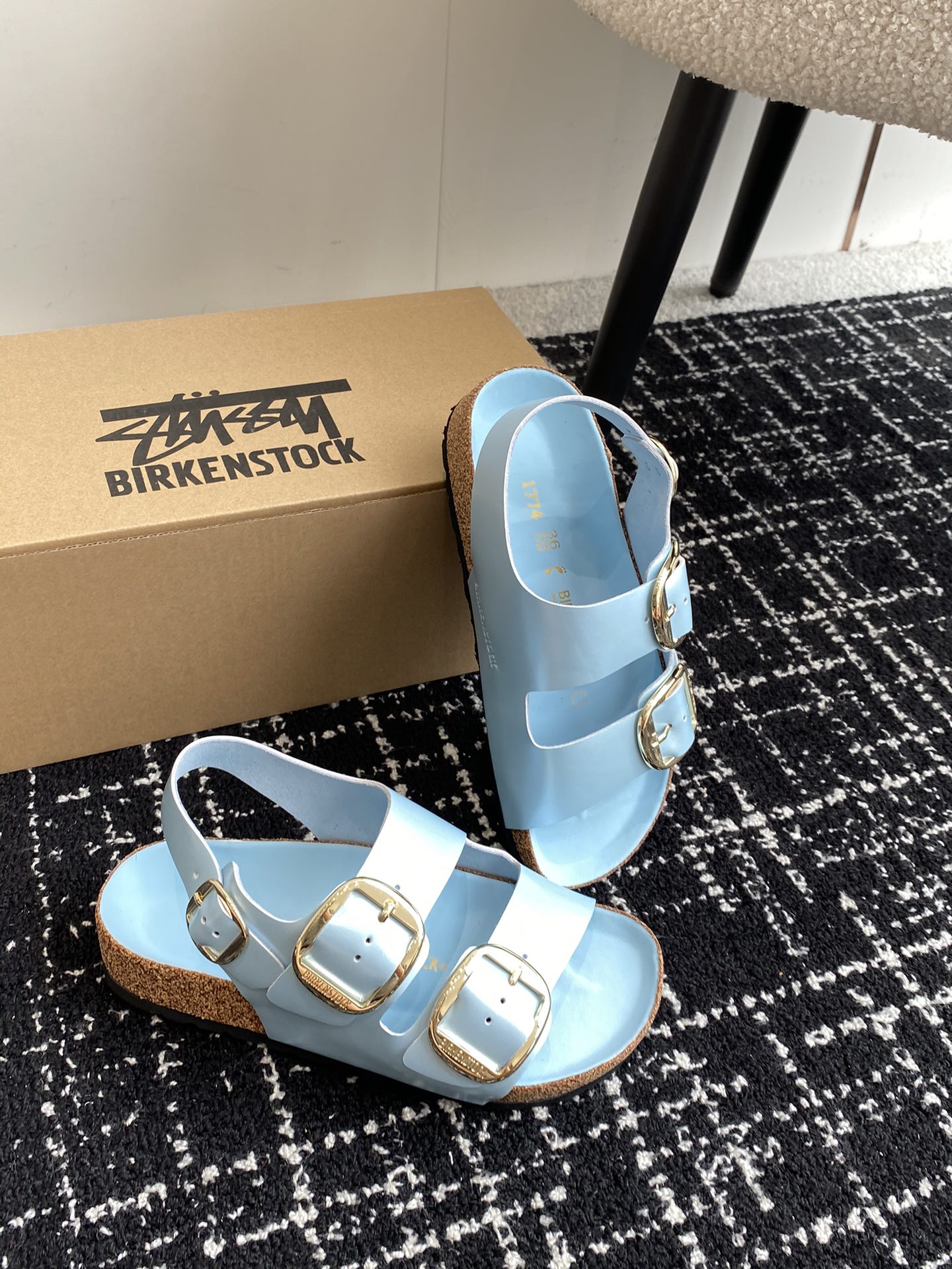 Birkenstock系列凉鞋半拖这两个品牌刚出联名我就心动了代购找很久才买到货真的一鞋难求真的超级好看