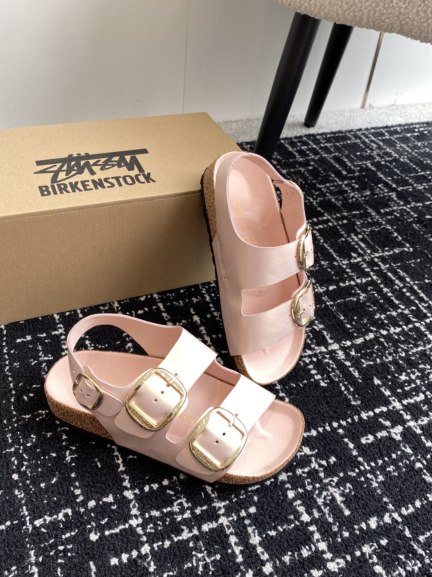 Birkenstock系列凉鞋半拖这两个品牌刚出联名我就心动了代购找很久才买到货真的一鞋难求真的超级好看