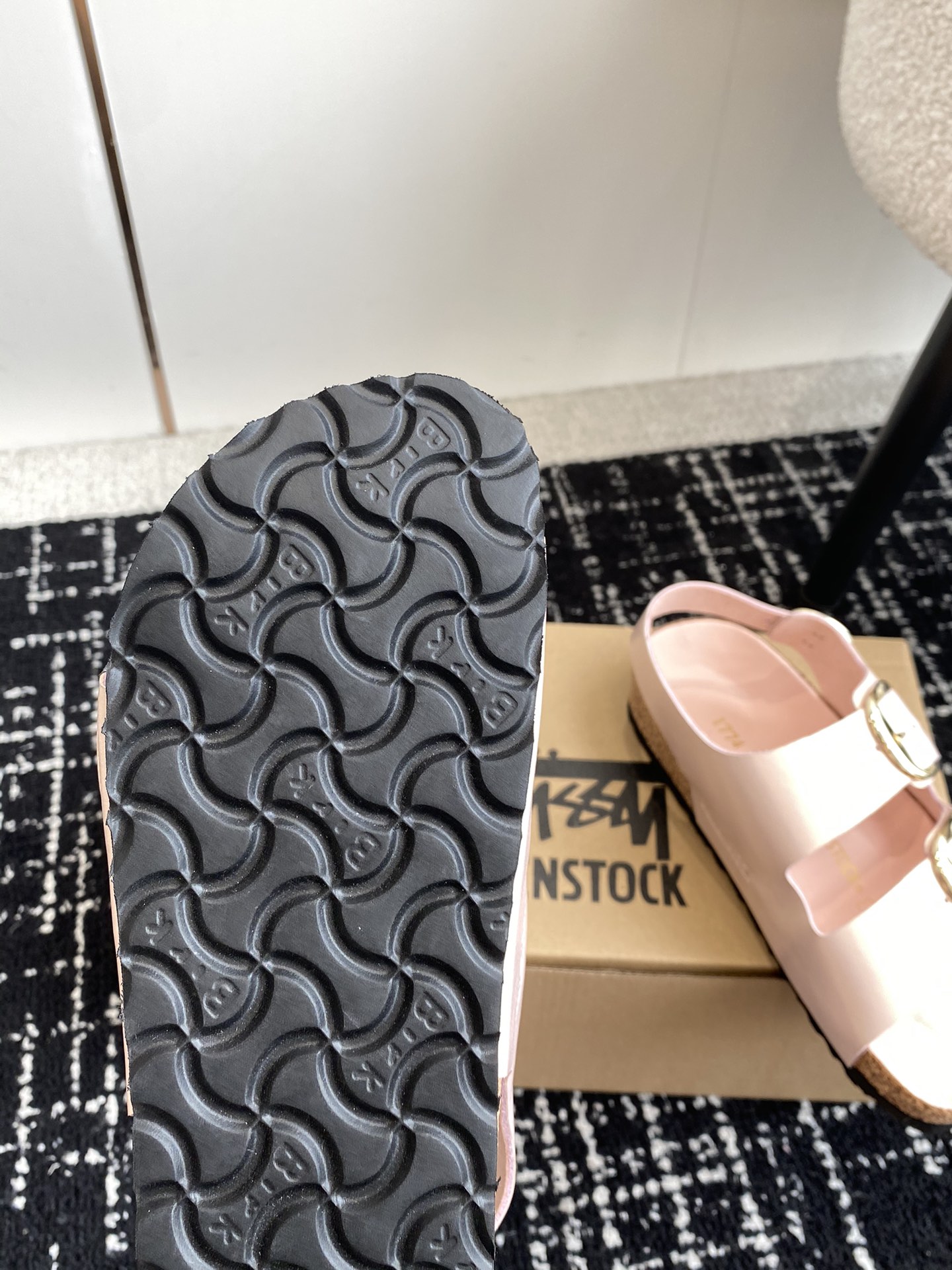 Birkenstock系列凉鞋半拖这两个品牌刚出联名我就心动了代购找很久才买到货真的一鞋难求真的超级好看