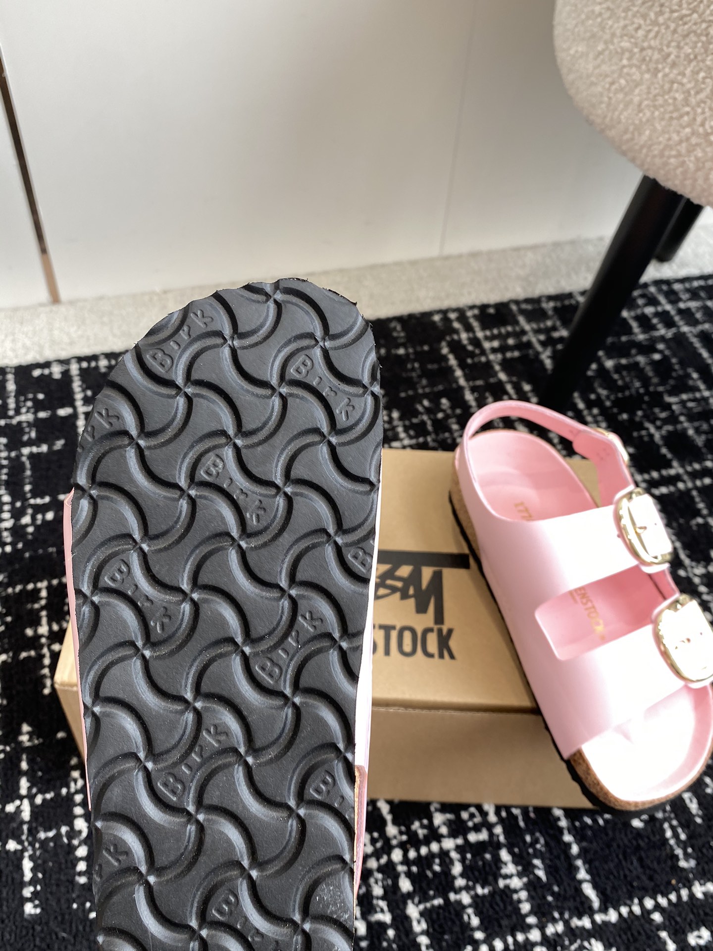 Birkenstock系列凉鞋半拖这两个品牌刚出联名我就心动了代购找很久才买到货真的一鞋难求真的超级好看