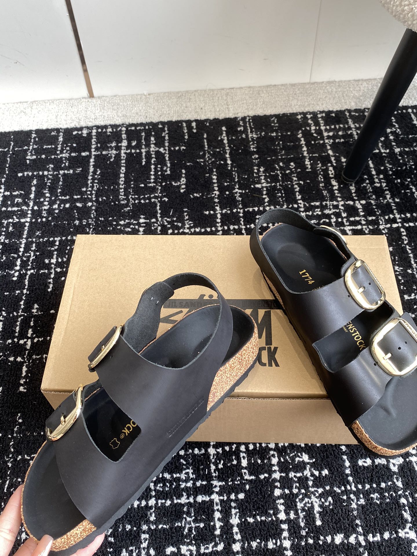 Birkenstock系列凉鞋半拖这两个品牌刚出联名我就心动了代购找很久才买到货真的一鞋难求真的超级好看