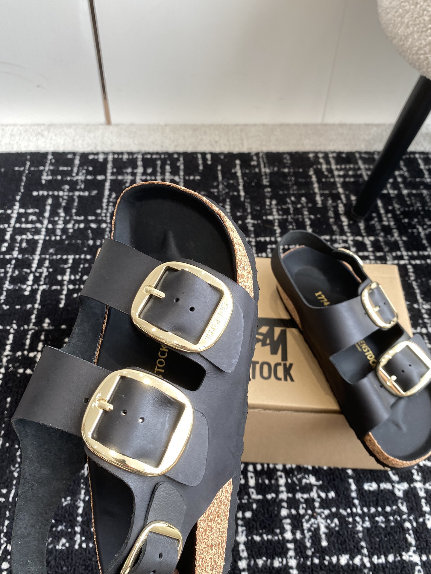 Birkenstock系列凉鞋半拖这两个品牌刚出联名我就心动了代购找很久才买到货真的一鞋难求真的超级好看